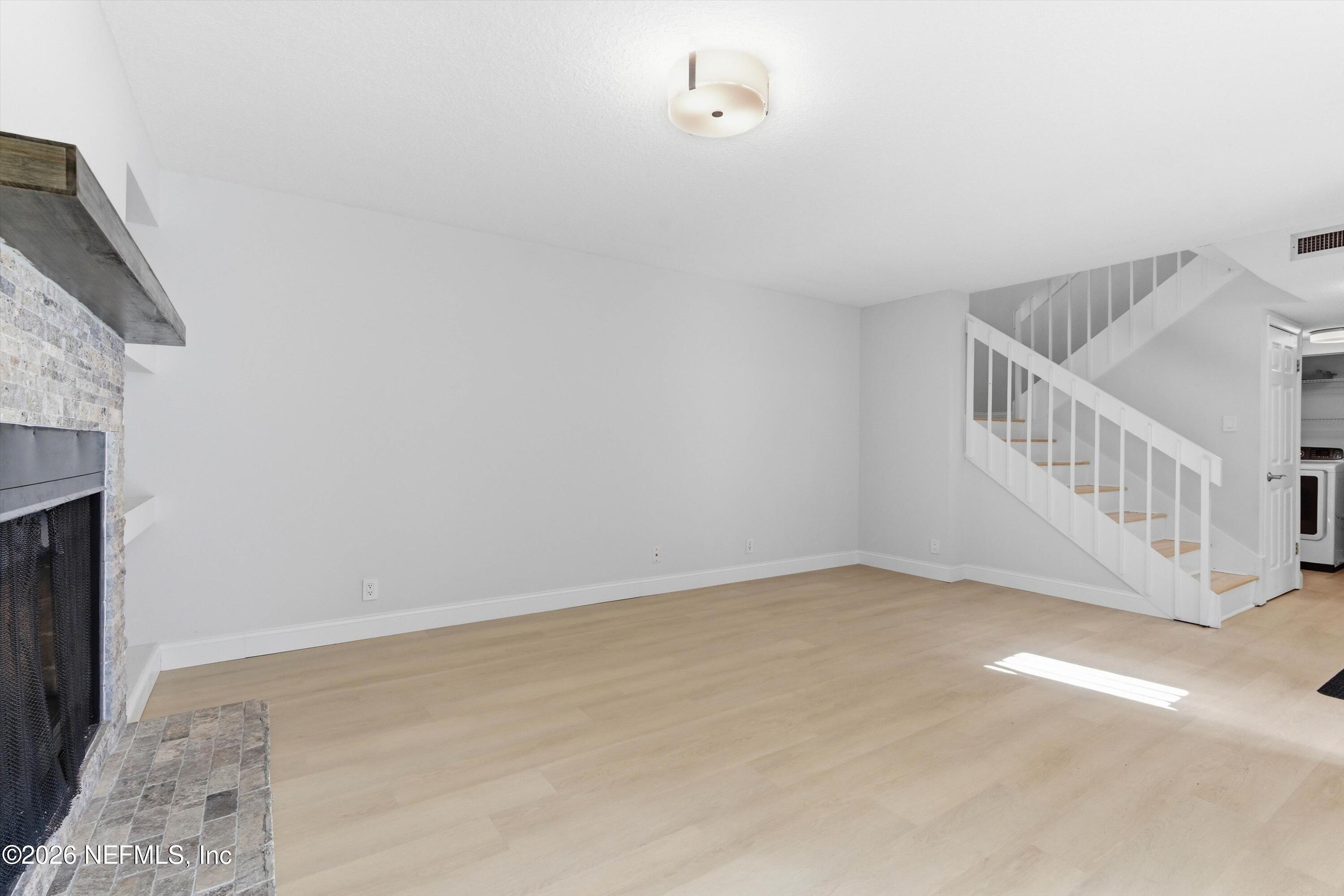 10407 BIGTREE Circle W