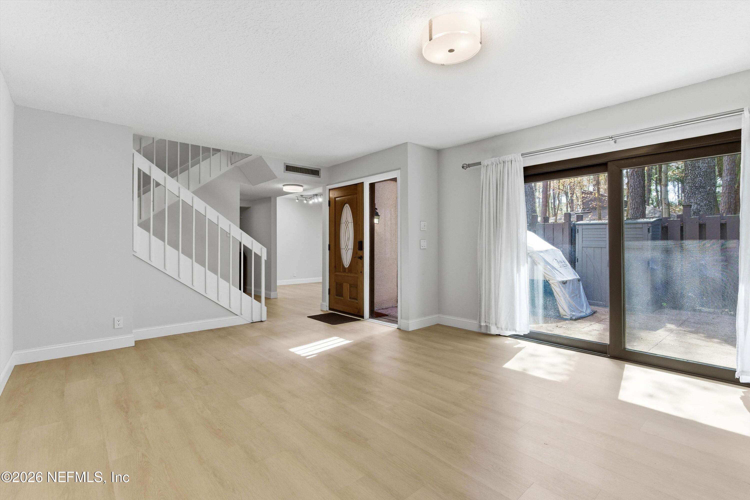 10407 BIGTREE Circle W