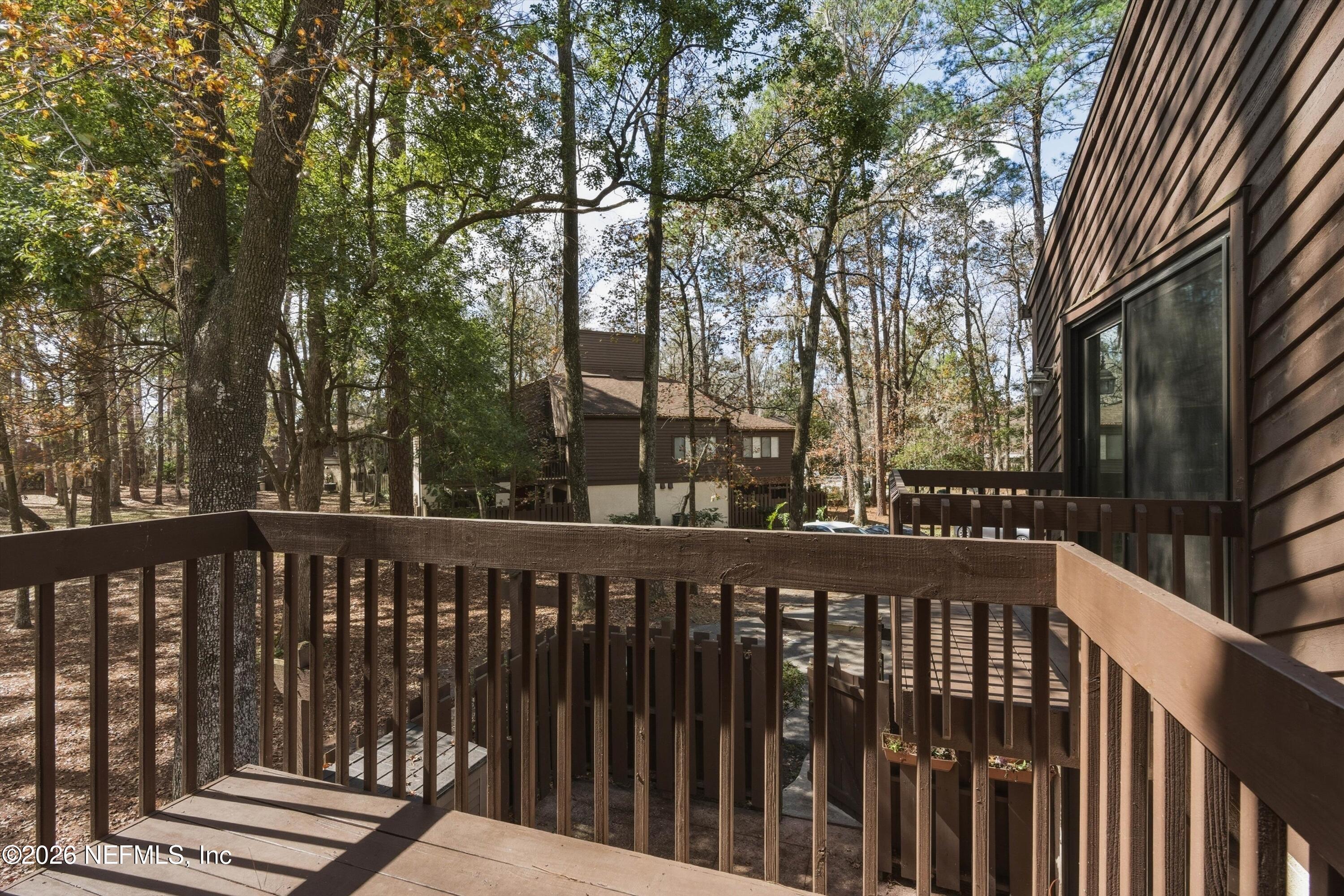 10407 BIGTREE Circle W