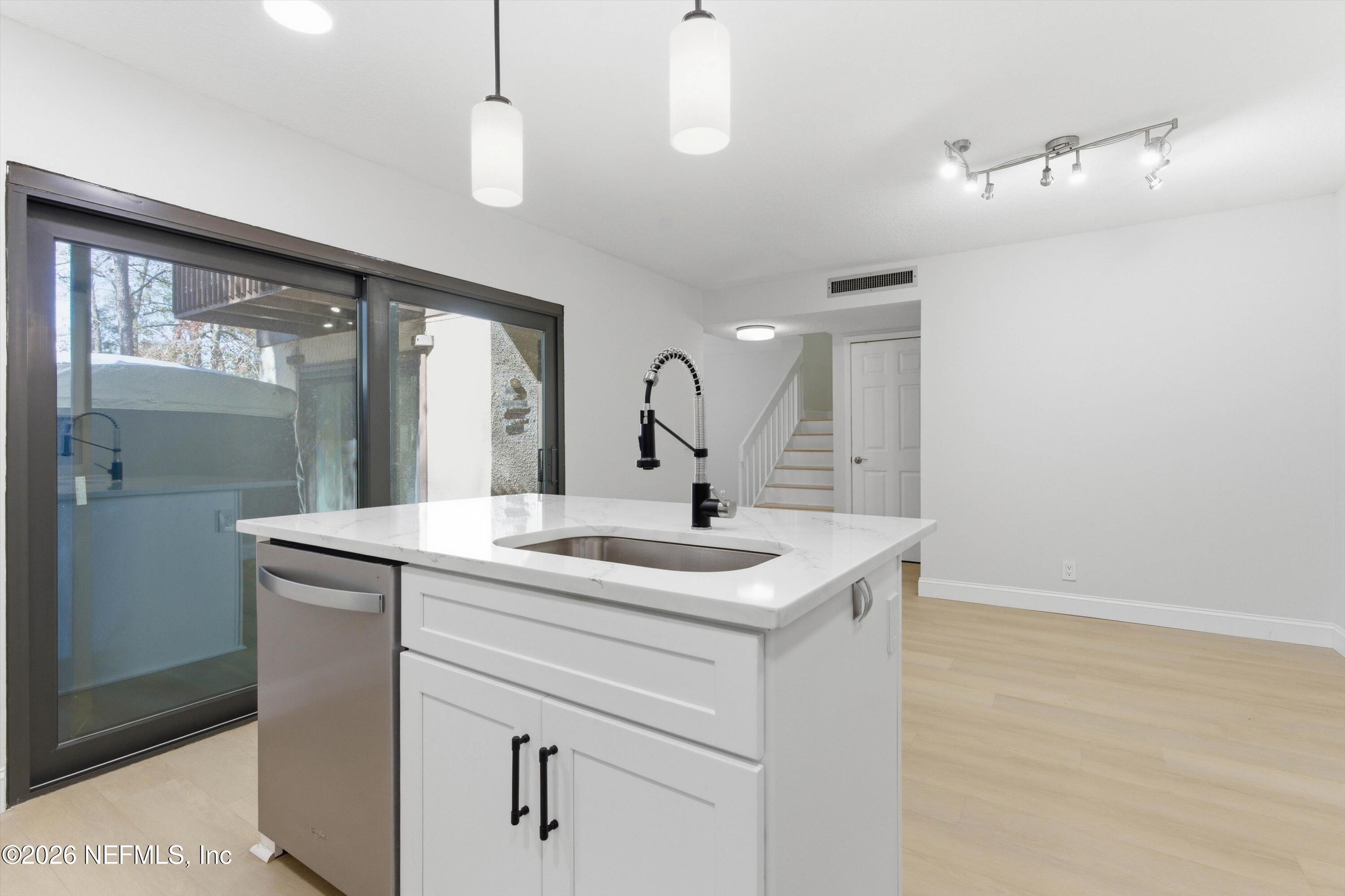 10407 BIGTREE Circle W