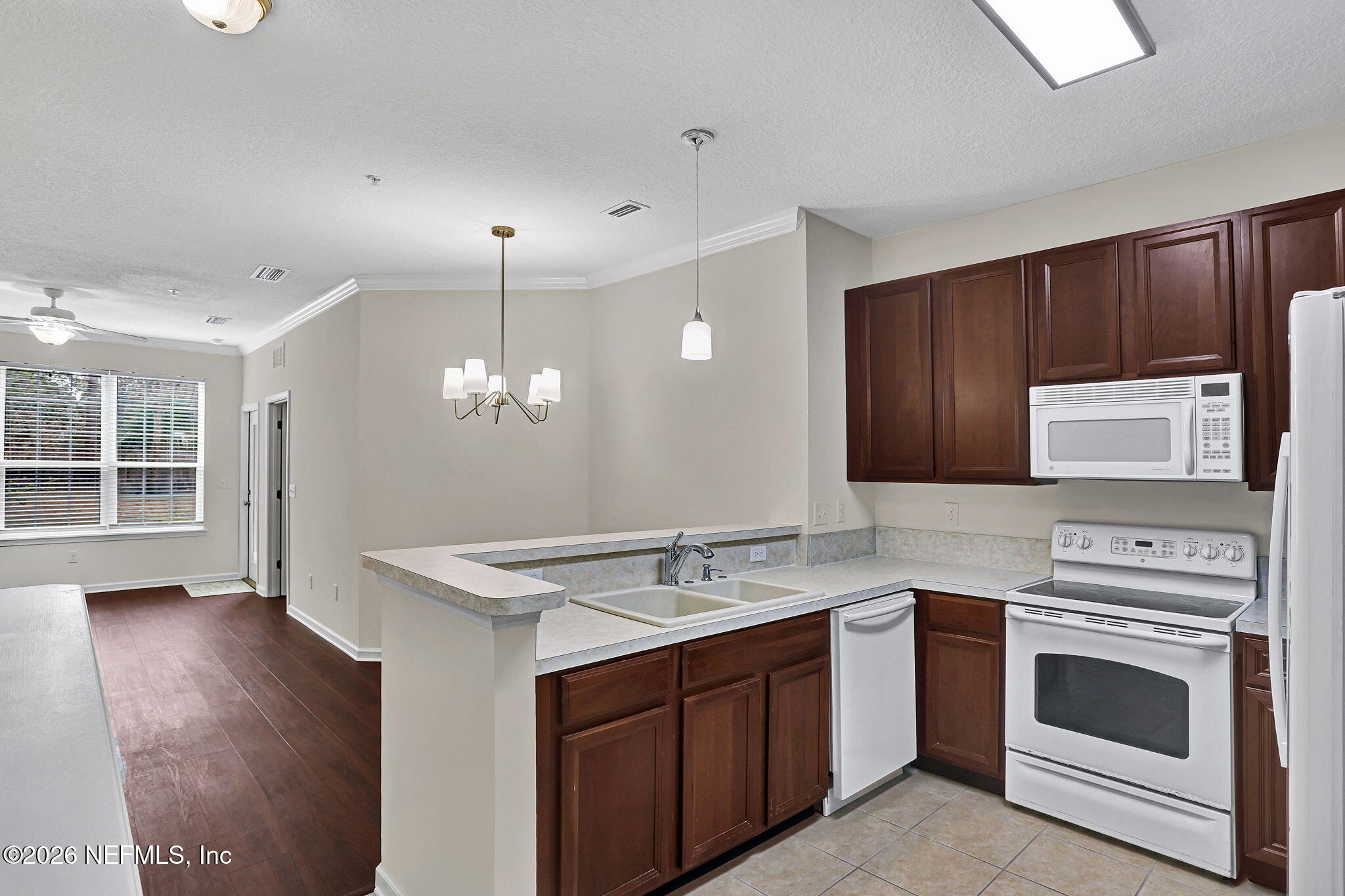 3904 VIA DI OLIVIA Court 40