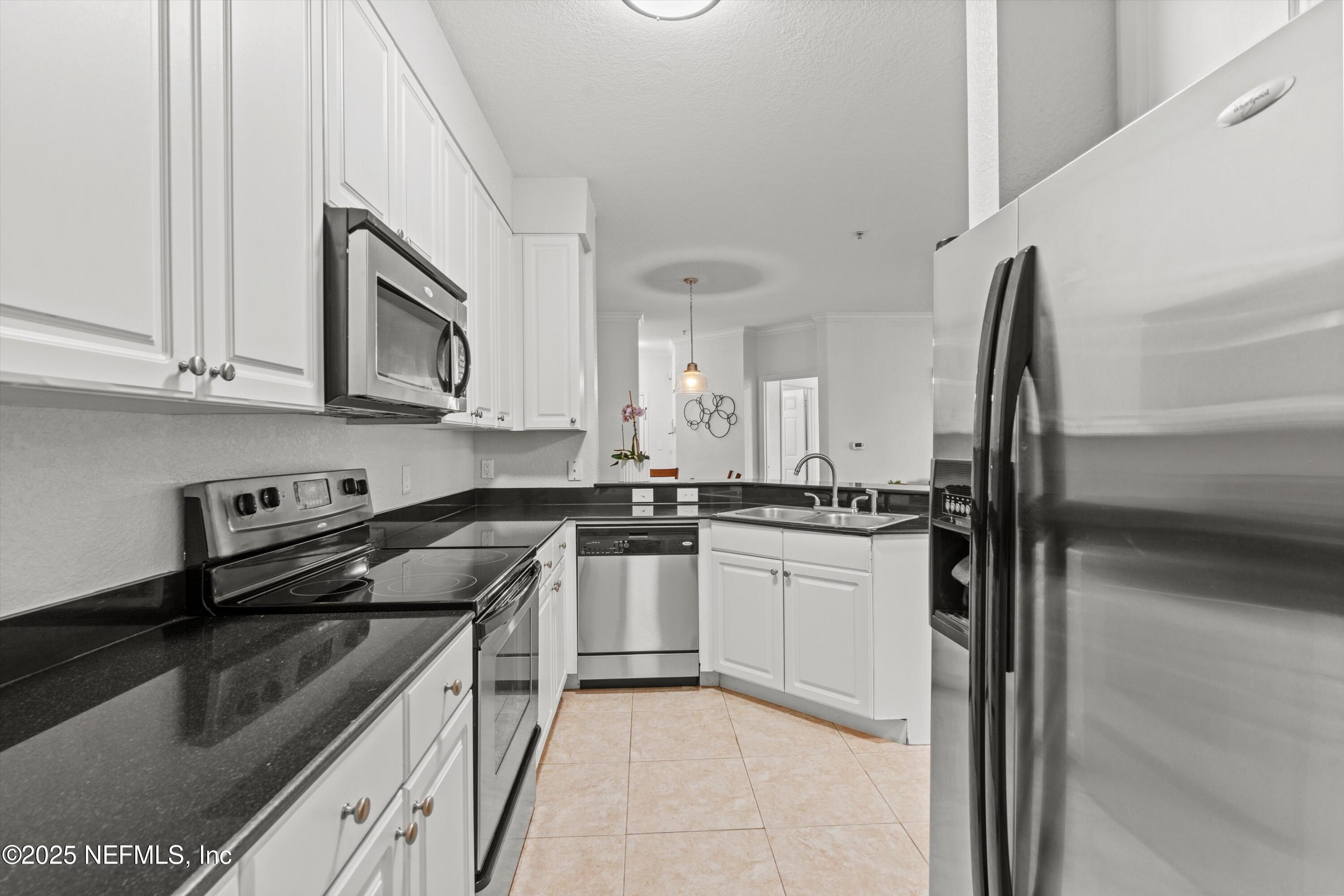 8539 GATE Parkway W 131