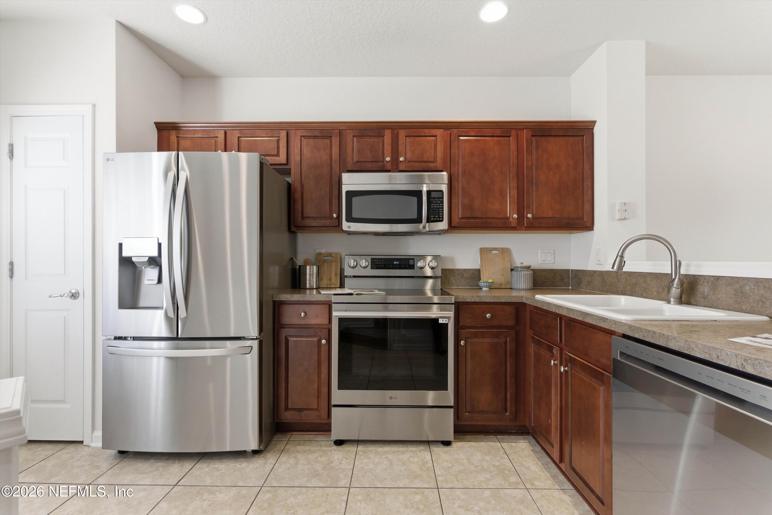 6681 ARCHING BRANCH Circle