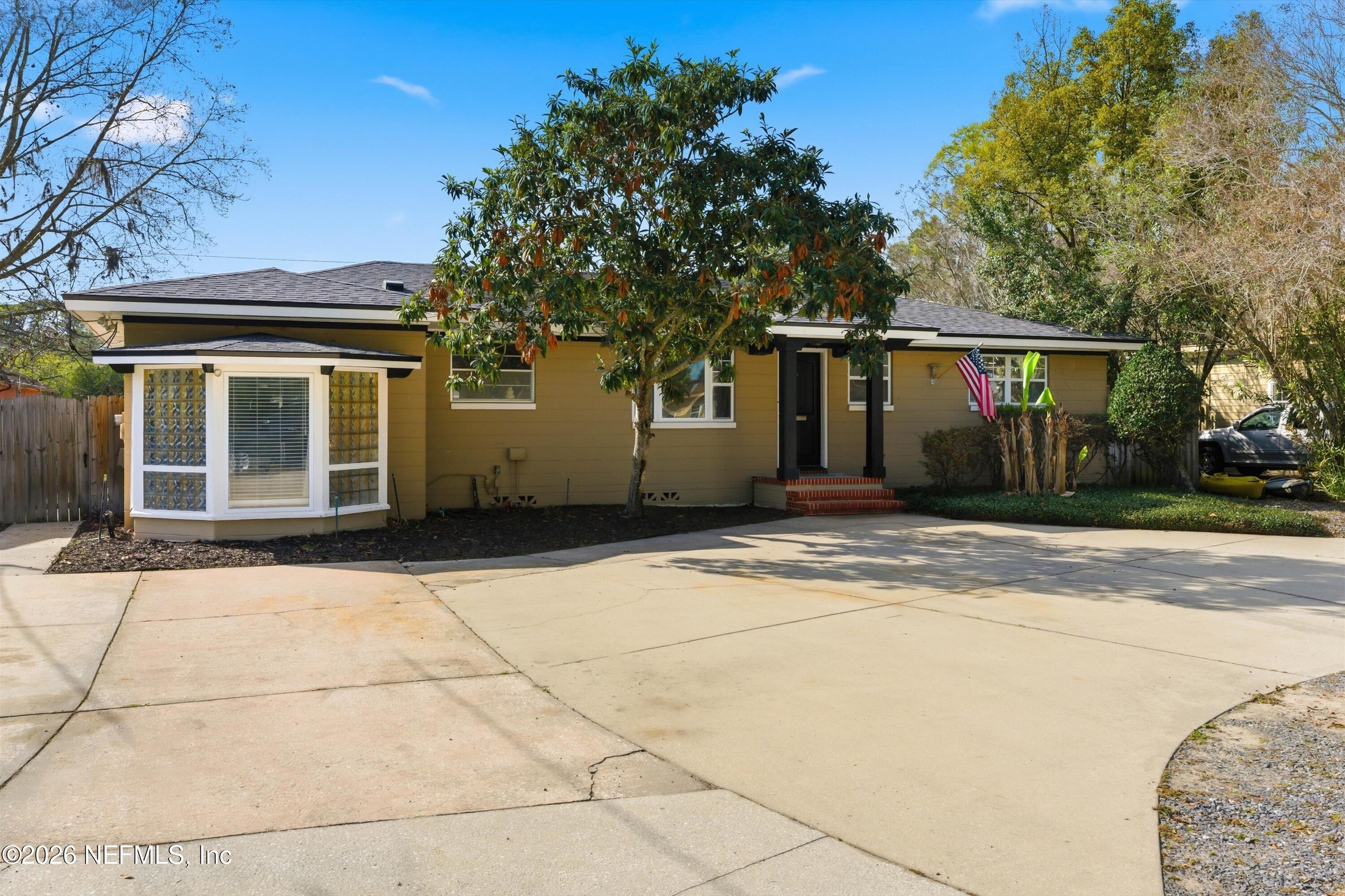 2438 BUTTONWOOD Drive