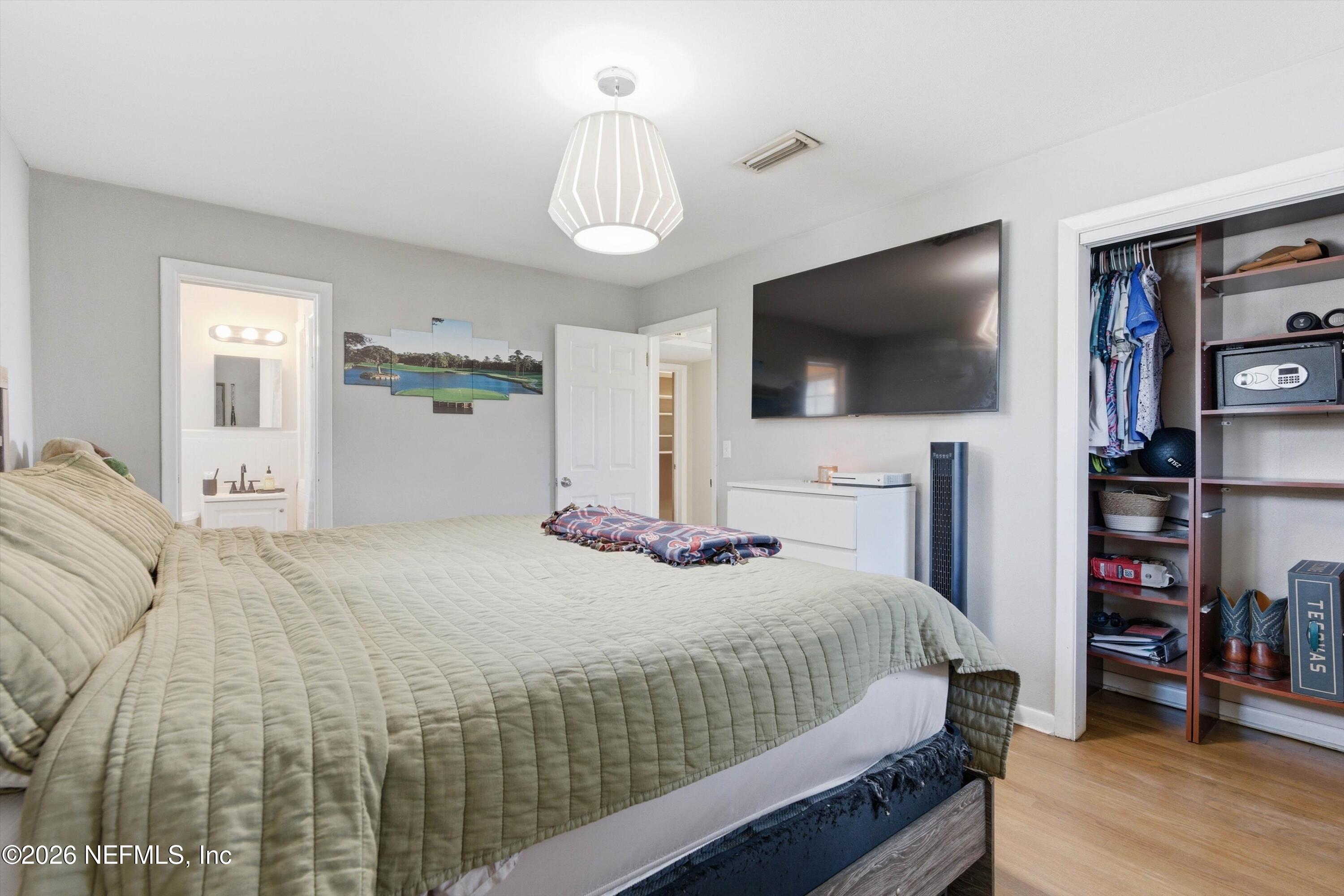 2438 BUTTONWOOD Drive