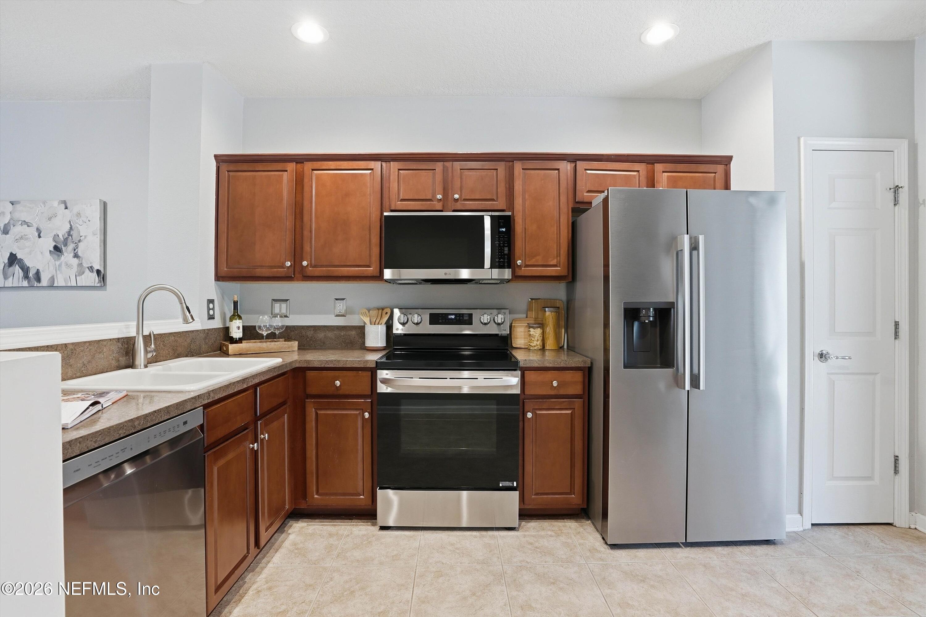 8127 SUMMER GATE Court