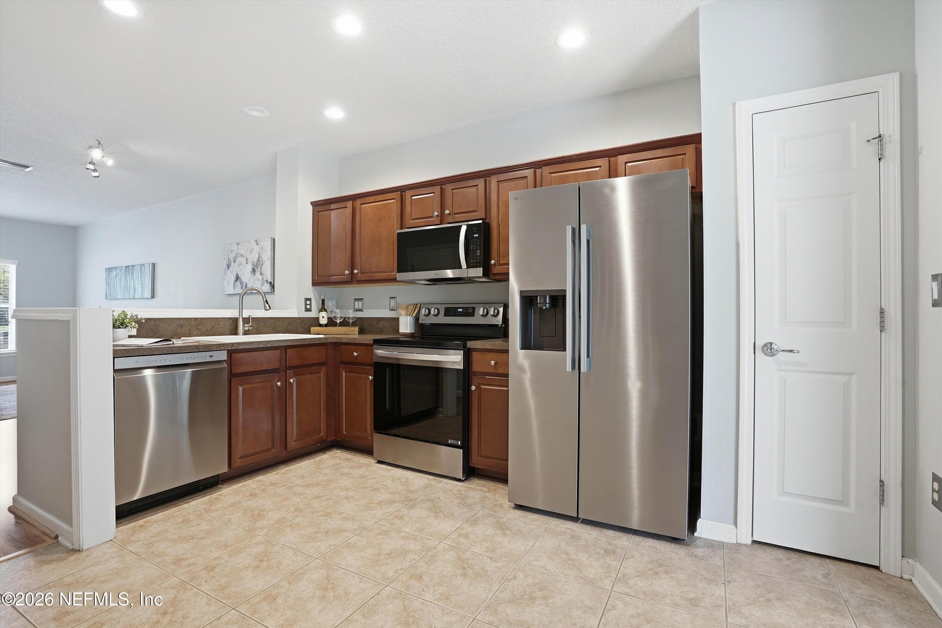 8127 SUMMER GATE Court