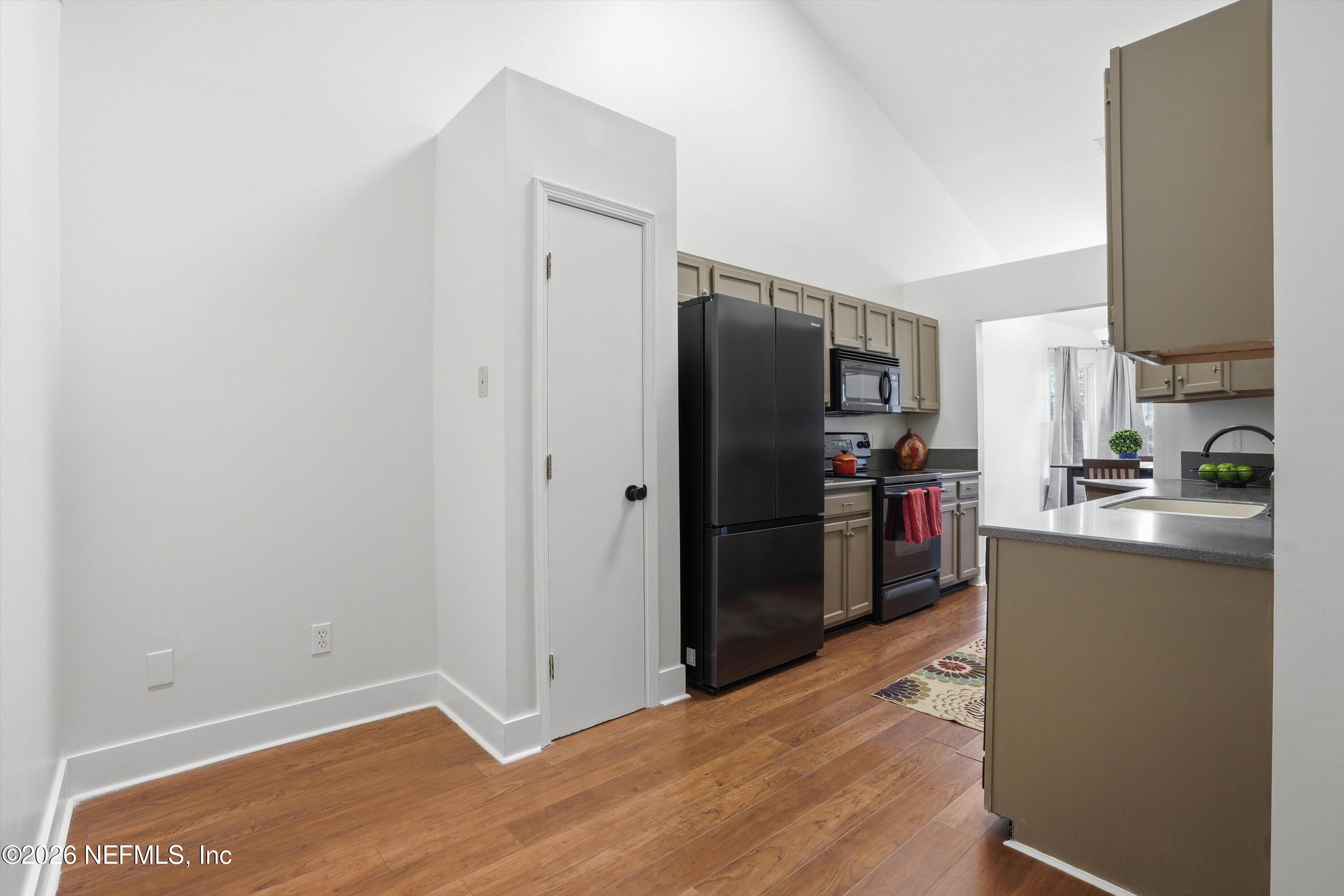 8168 DUNBARTON Court