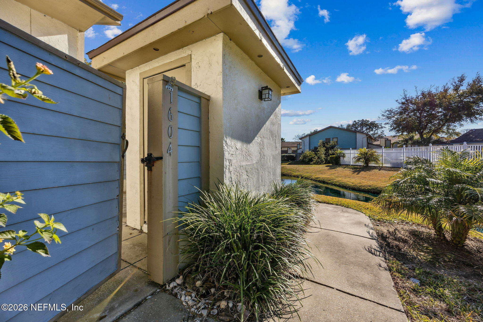 1604 CHALLENGER Court W 1604