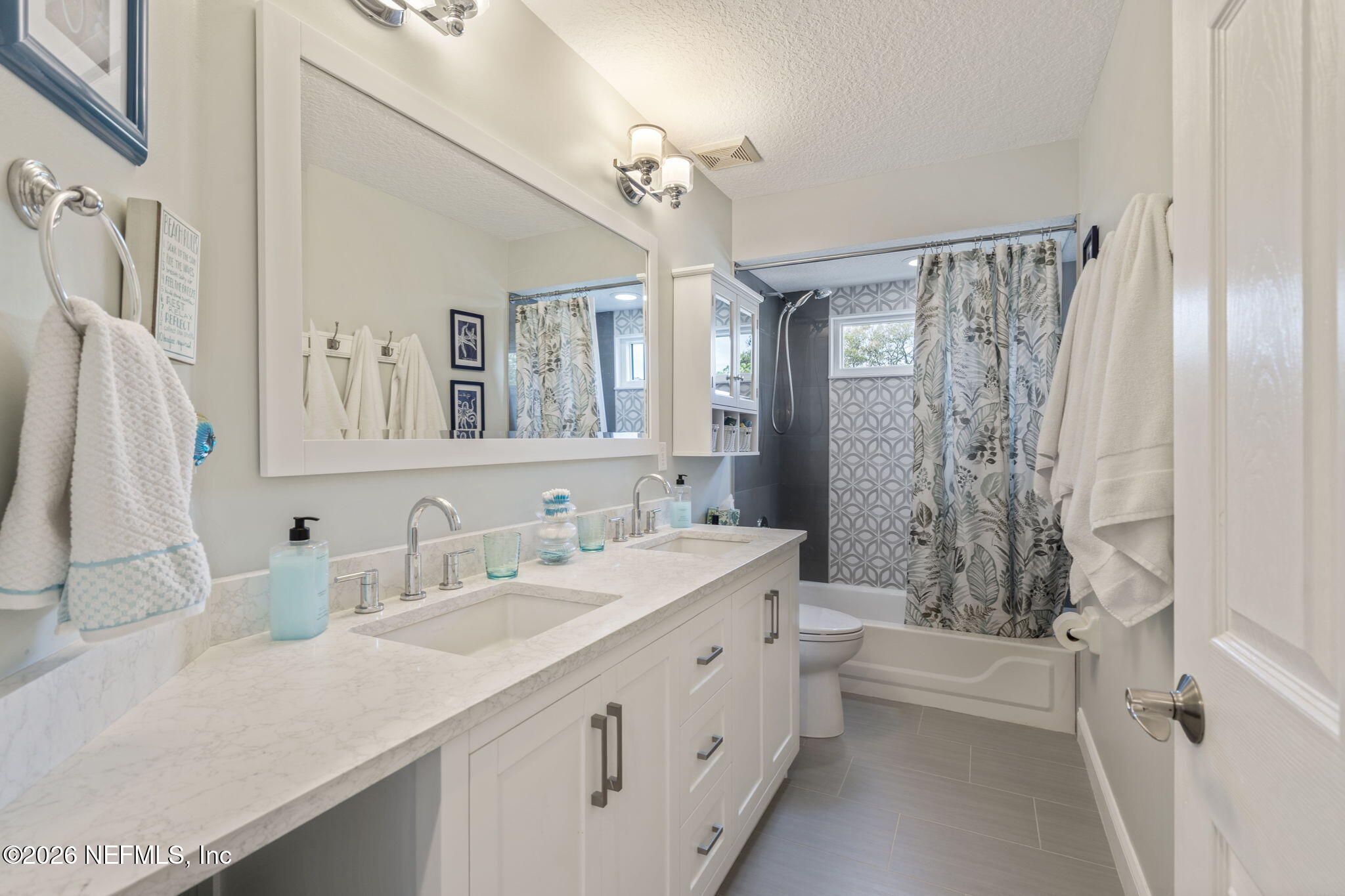 2566 MERRILL Boulevard