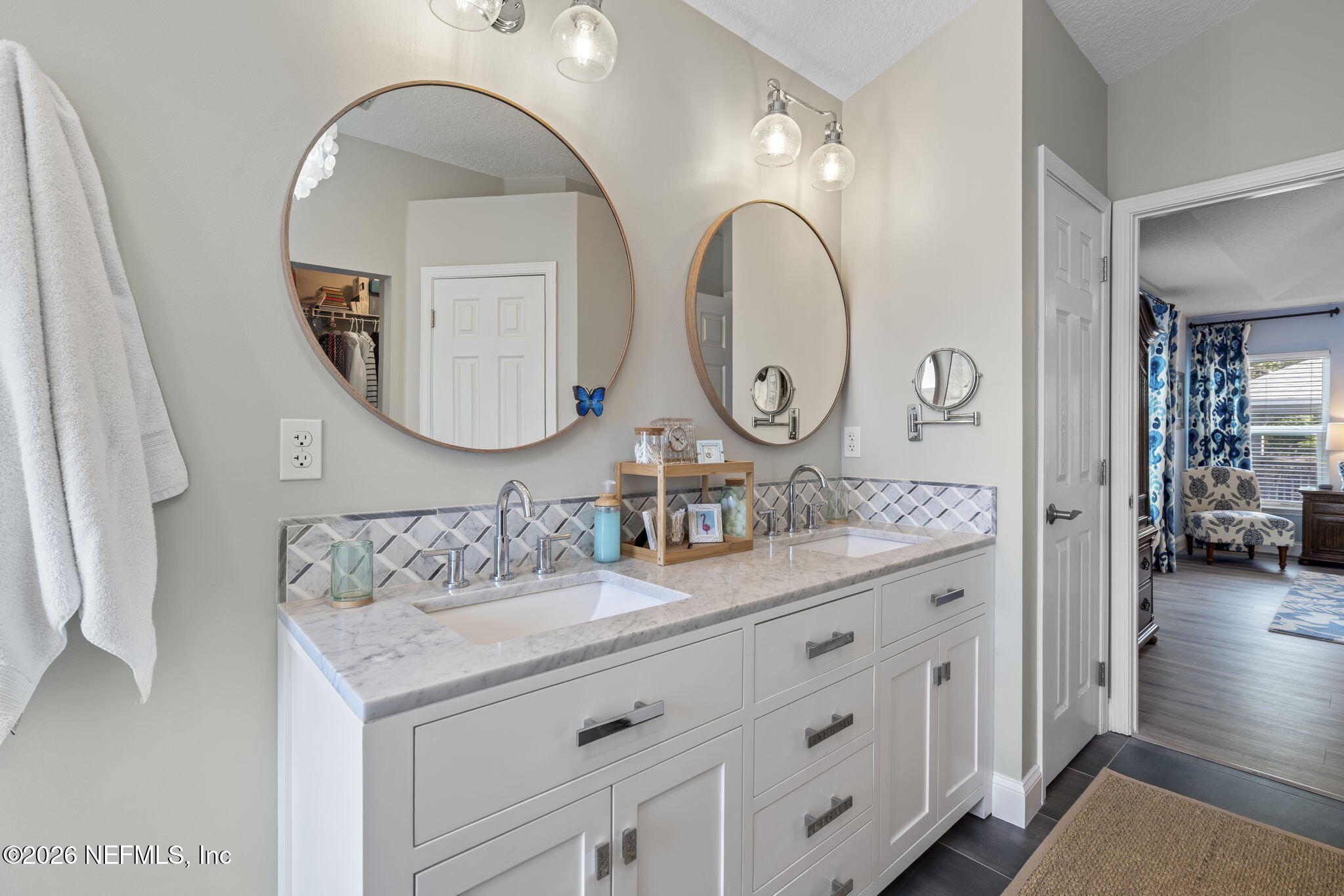 2566 MERRILL Boulevard