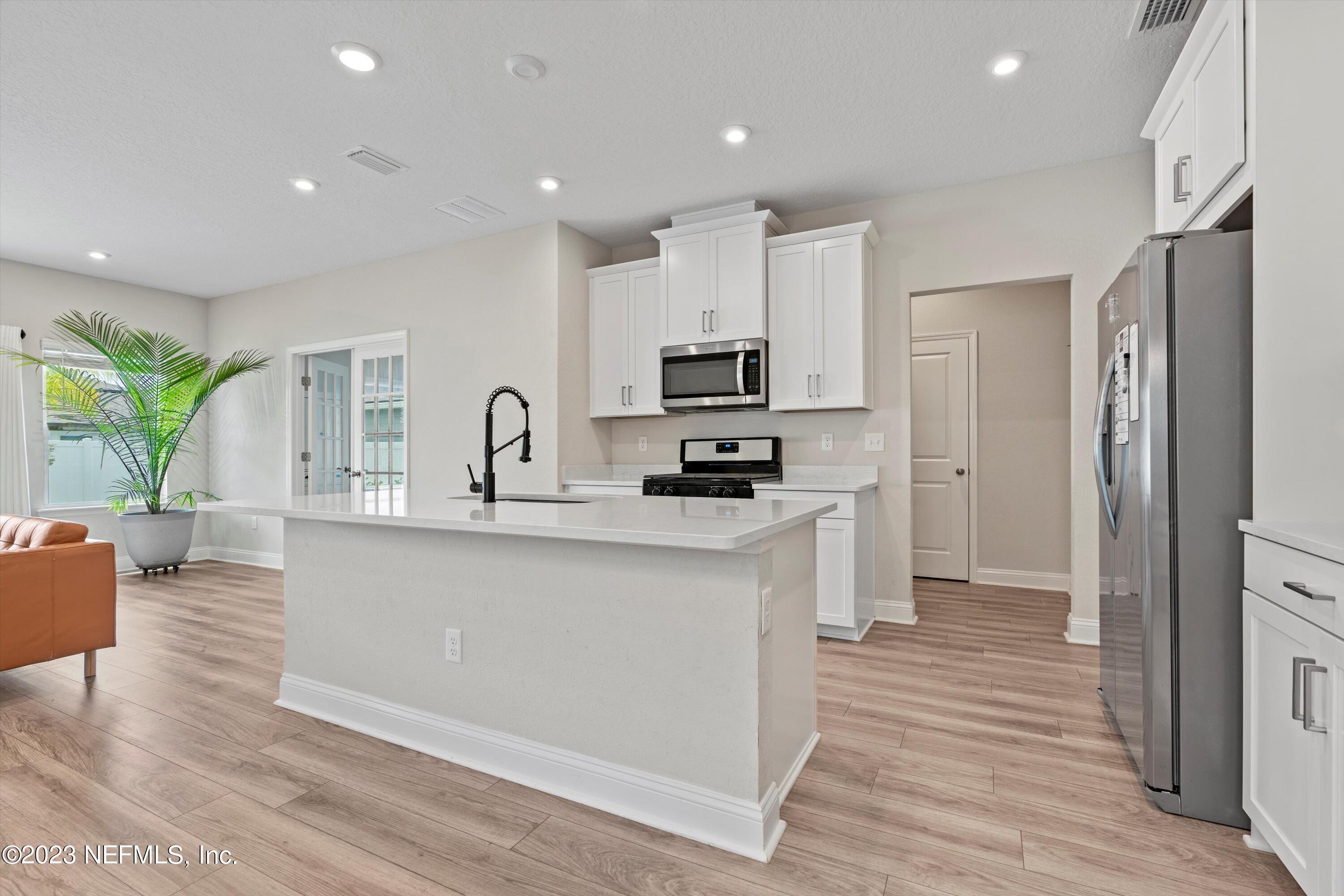 213 DAHLIA FALLS Drive, St. Johns