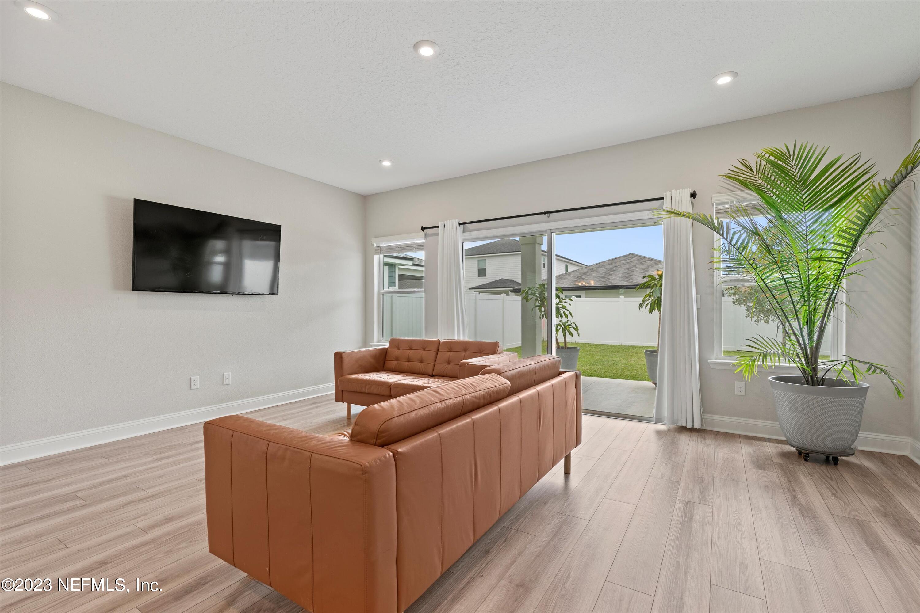 213 DAHLIA FALLS Drive, St. Johns
