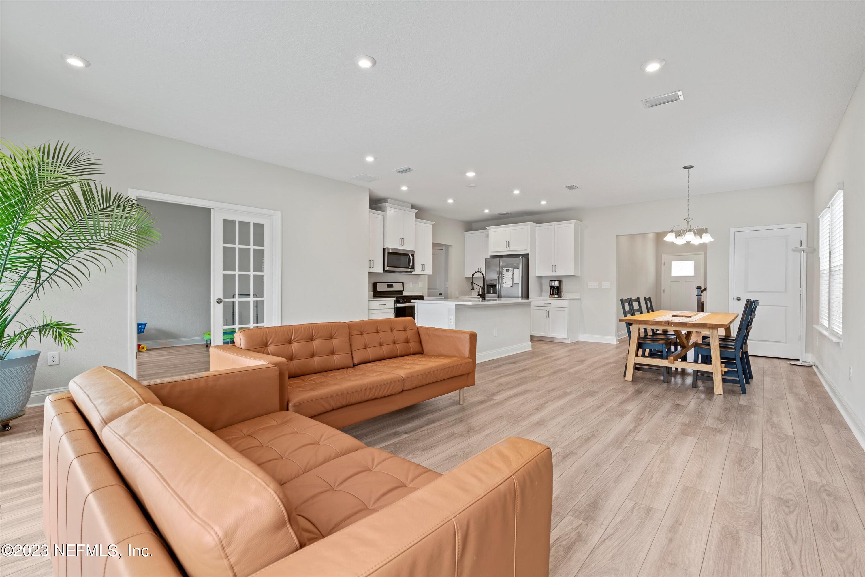 213 DAHLIA FALLS Drive, St. Johns
