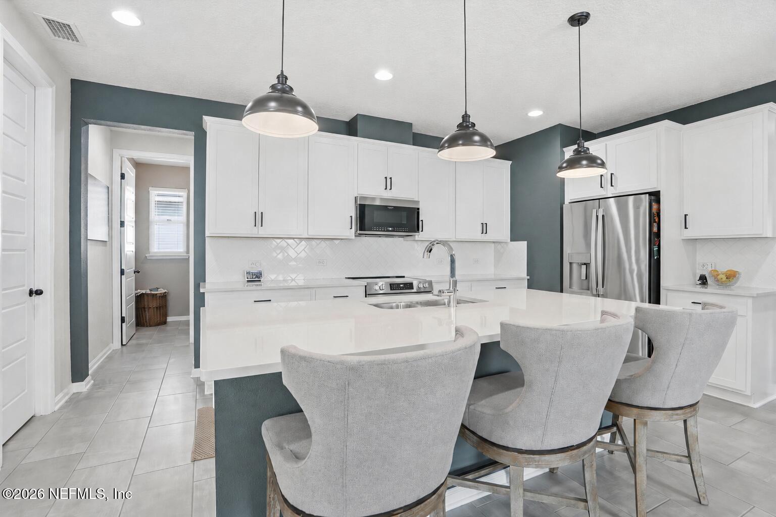 1961 AMBERLY Drive