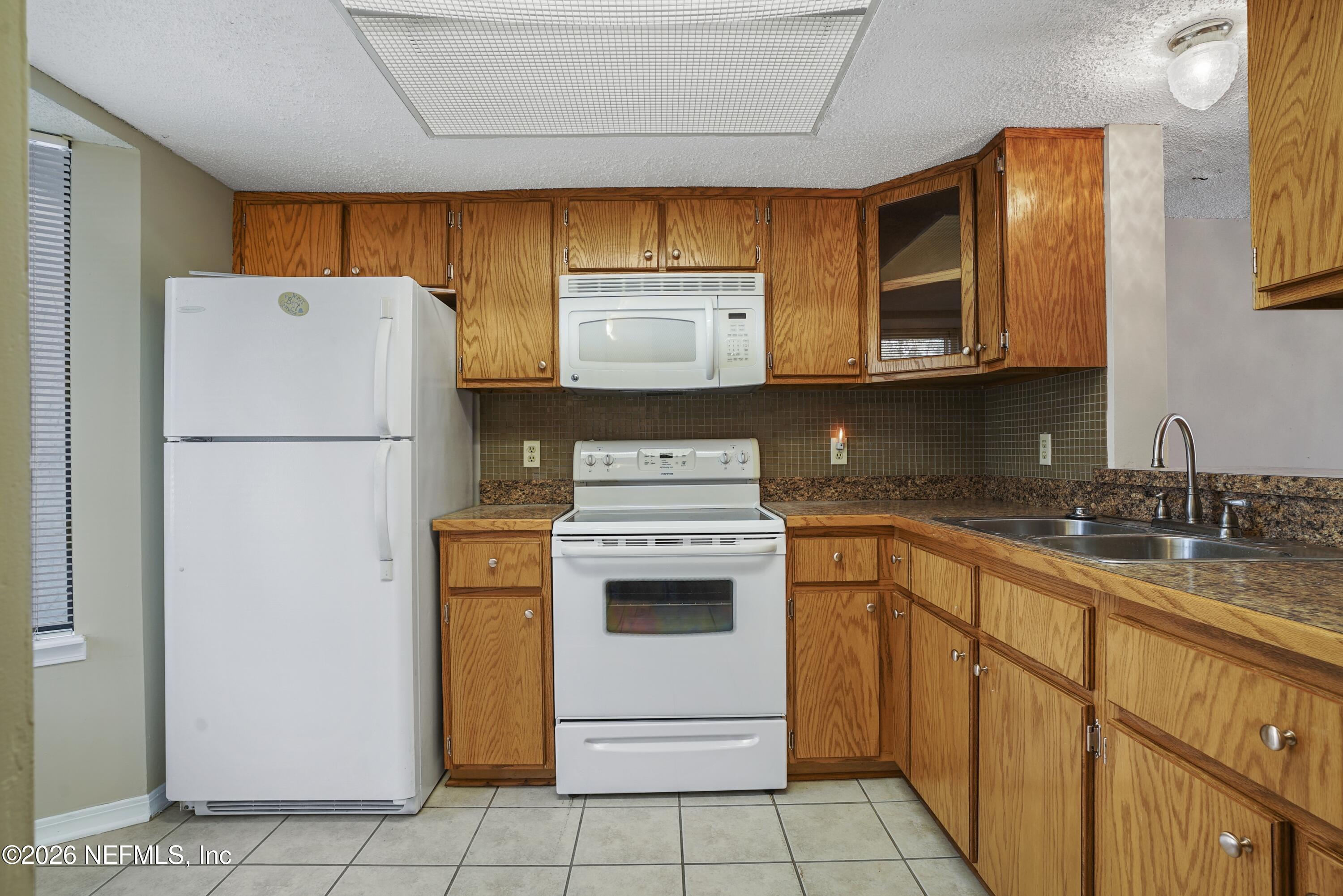 3517 PEELER Road 23