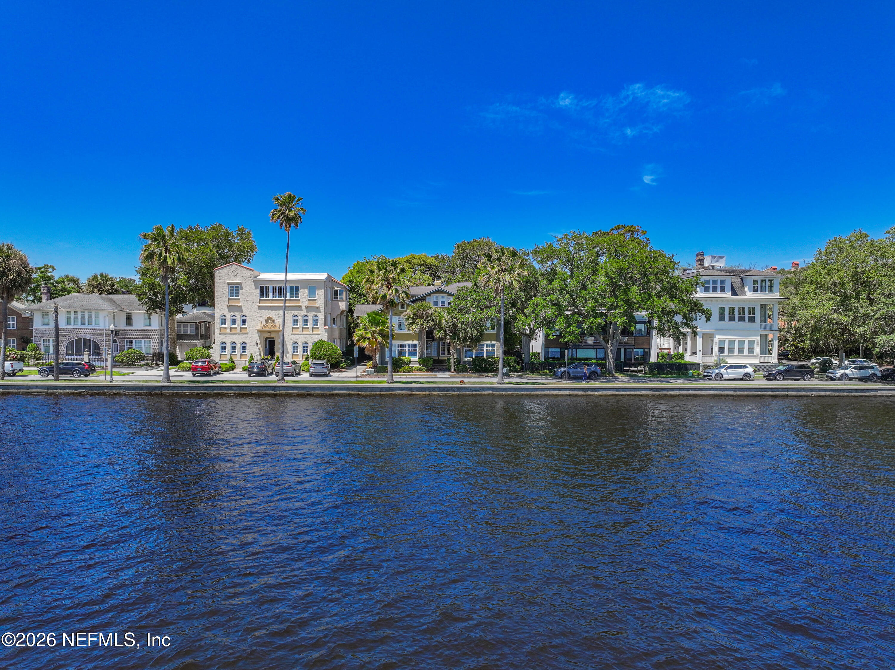 2117 RIVER Boulevard