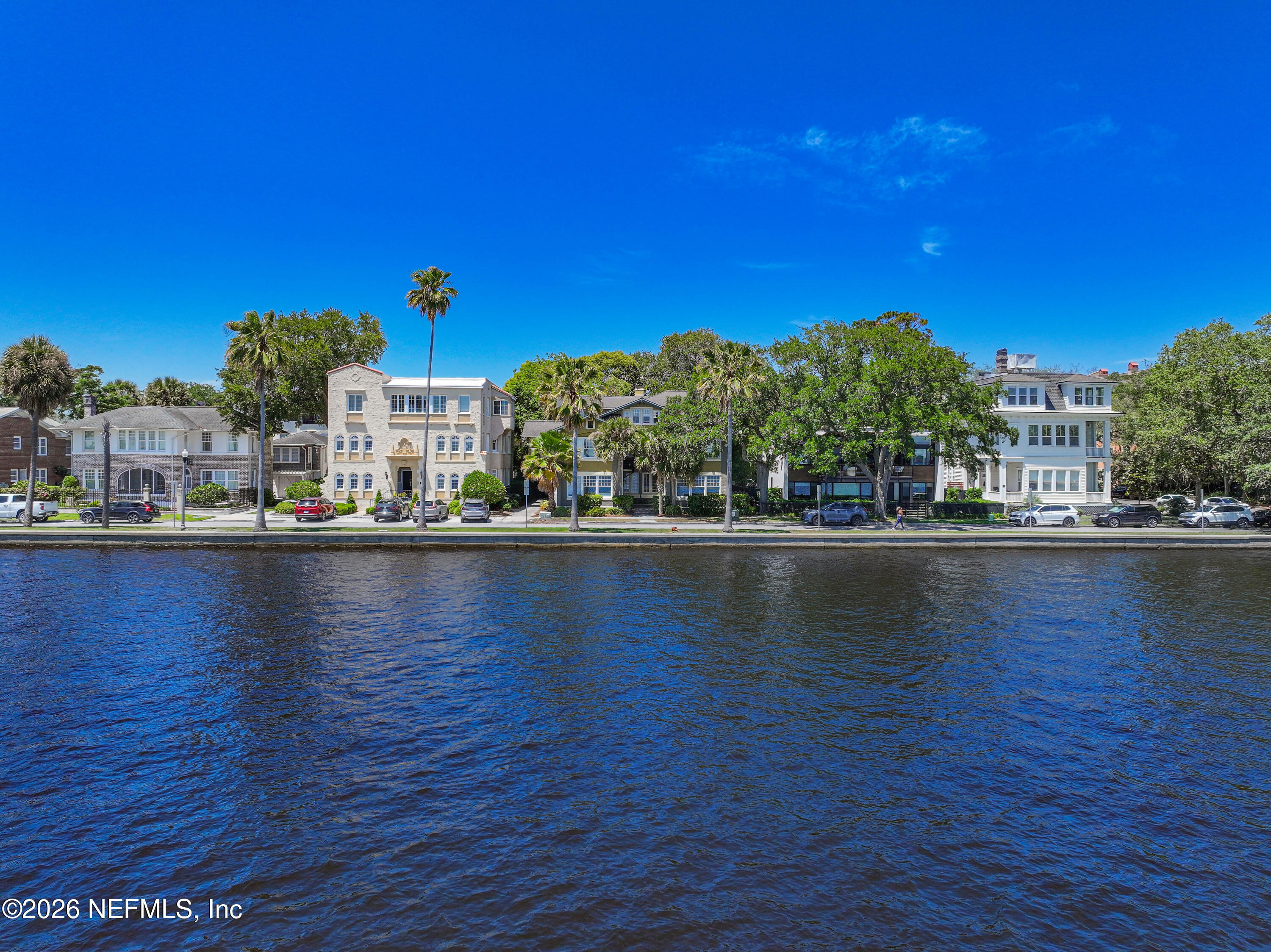 2117 RIVER Boulevard