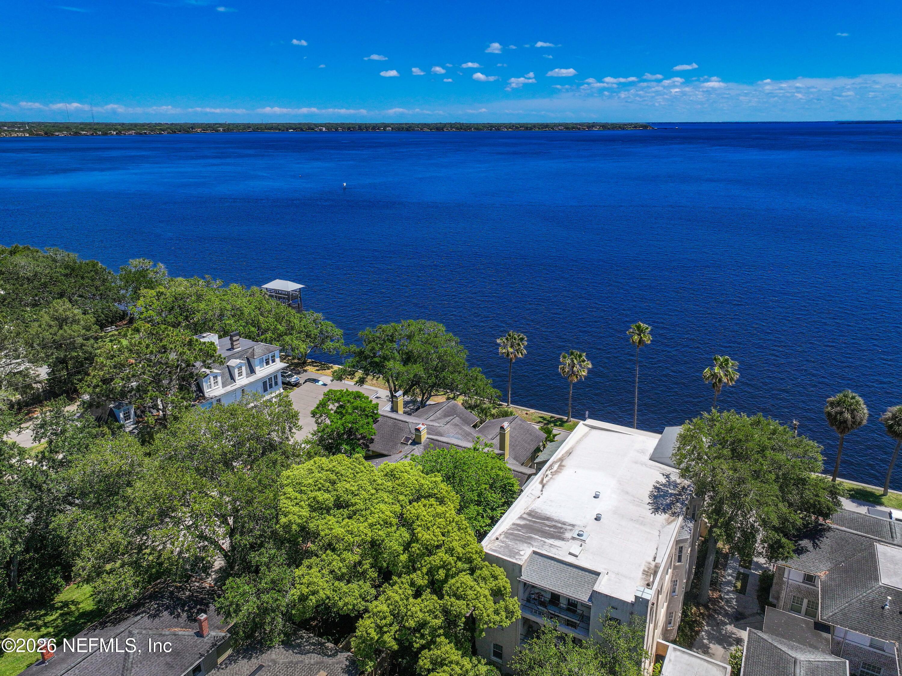 2117 RIVER Boulevard