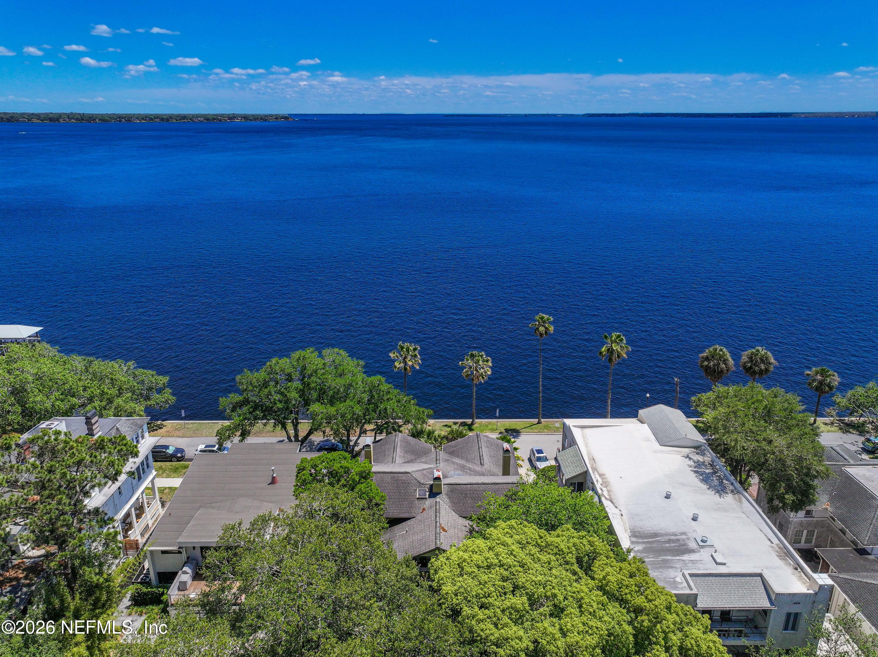 2117 RIVER Boulevard