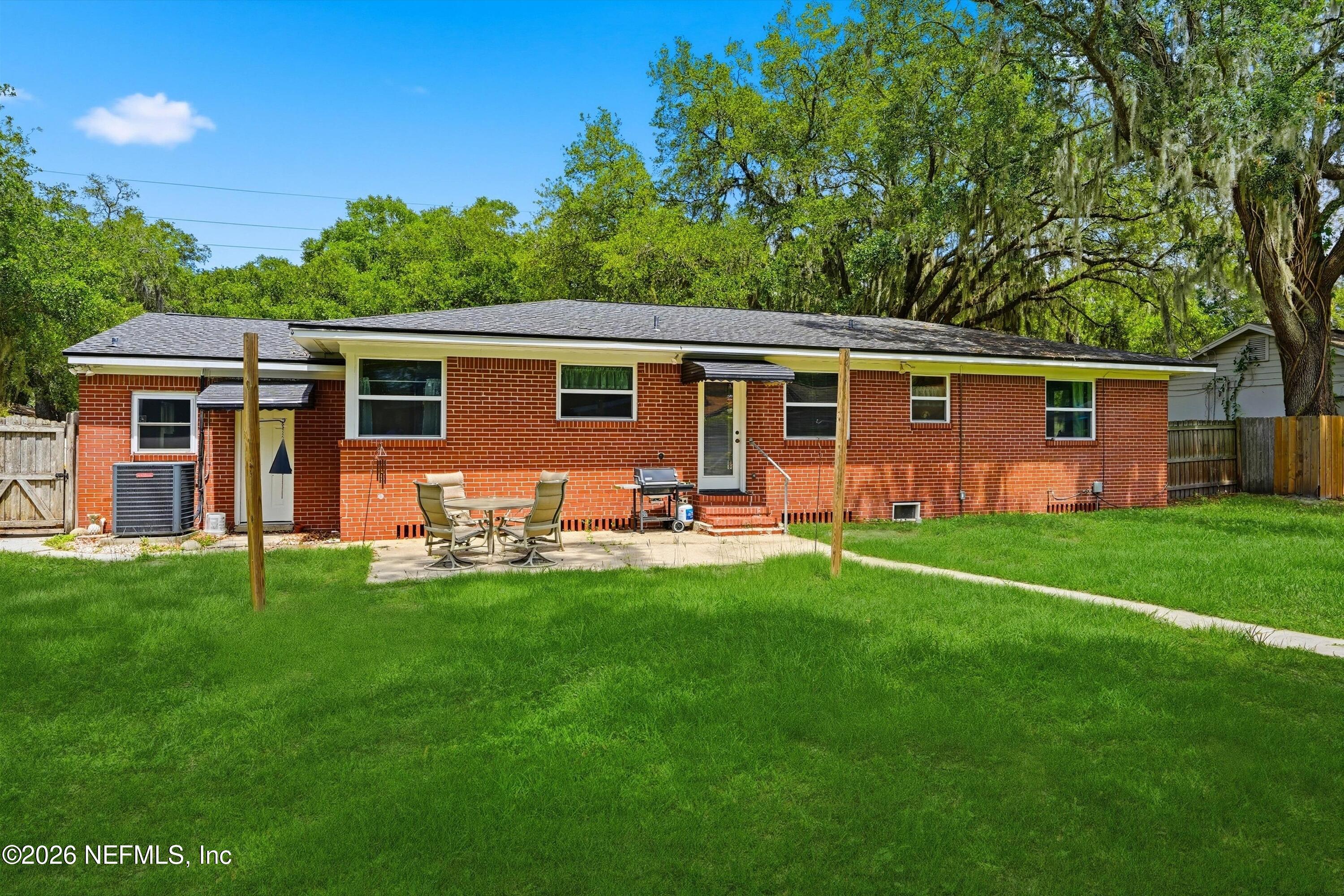 1426 GLENGARRY Road