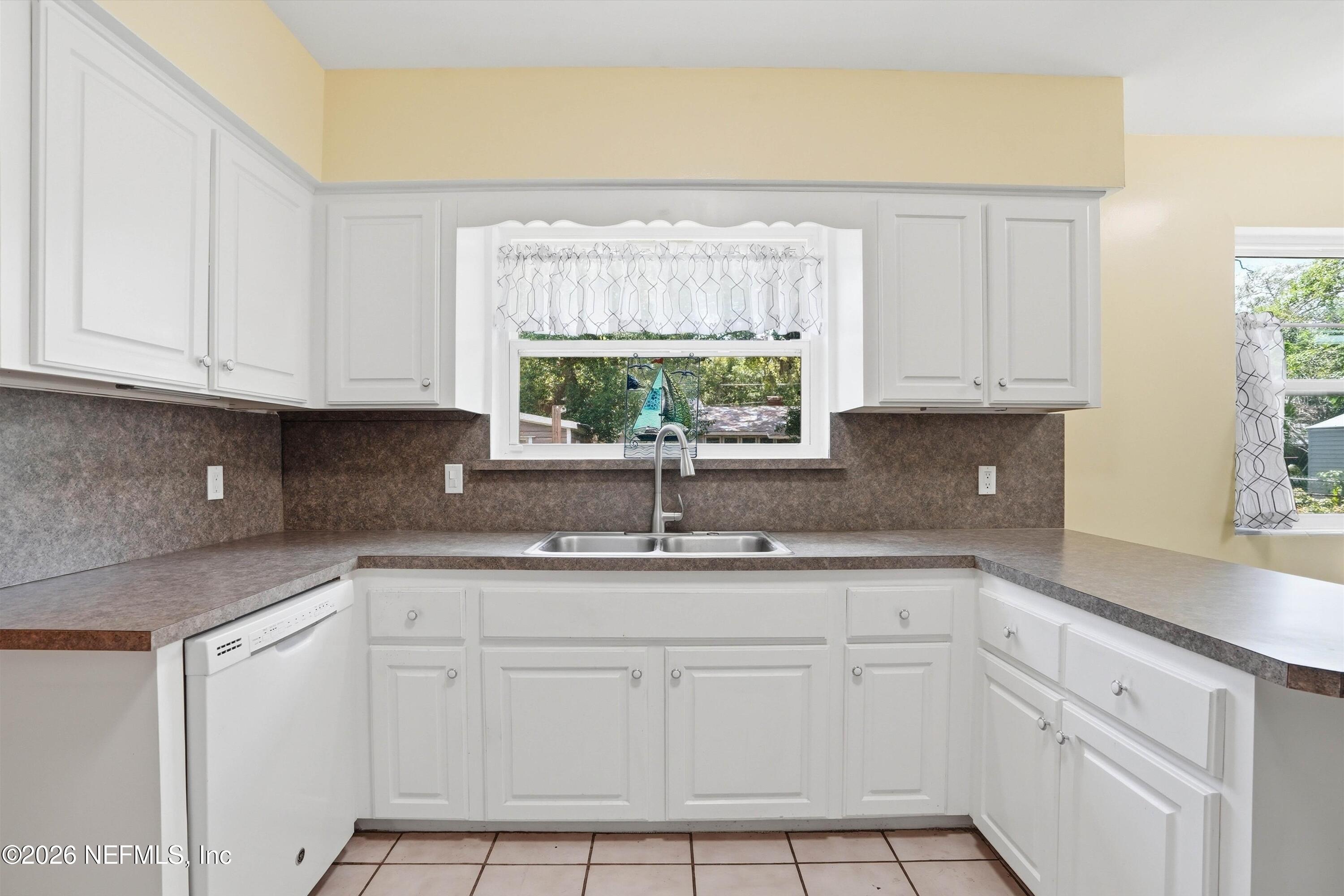 1426 GLENGARRY Road
