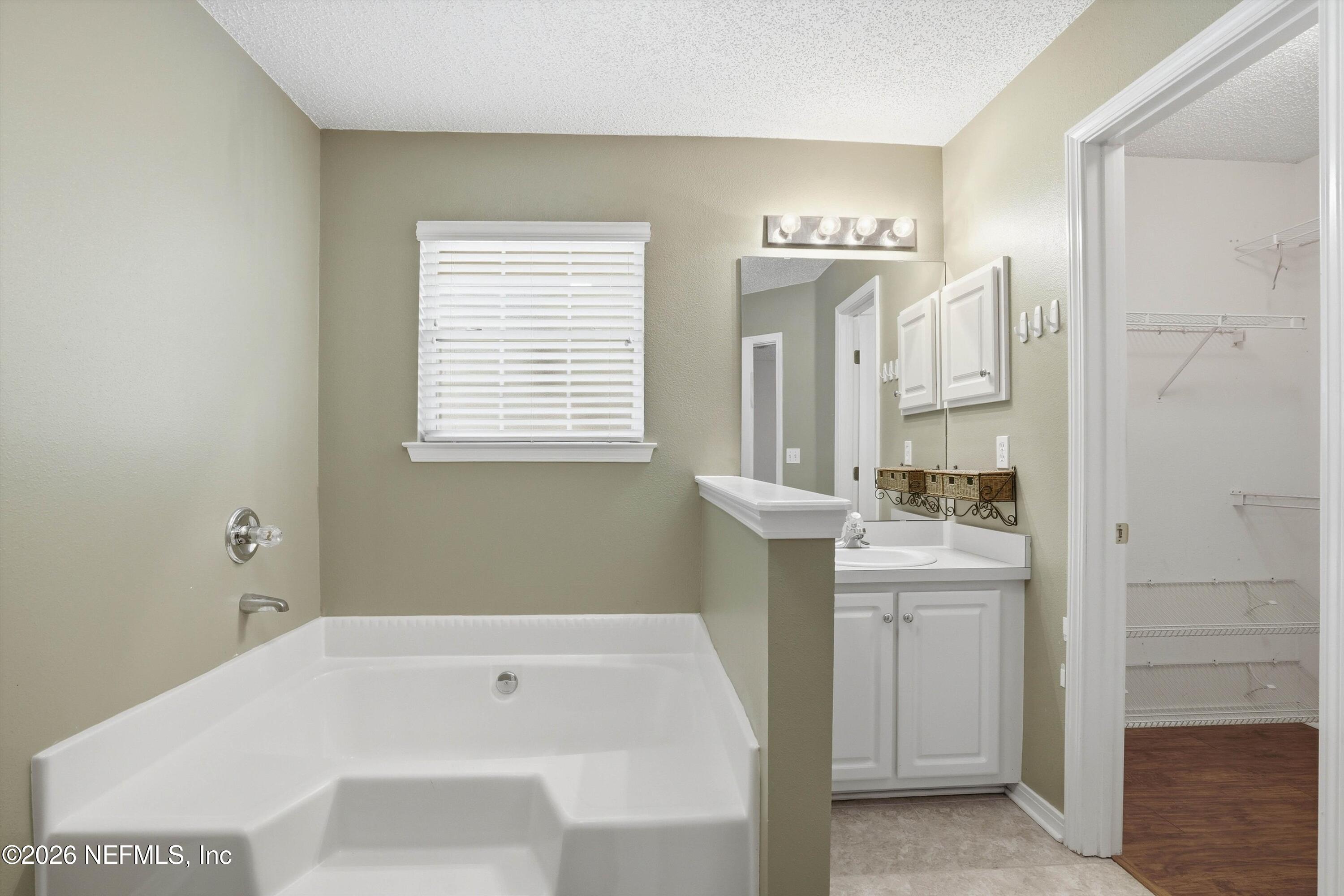 2527 MOON HARBOR Way