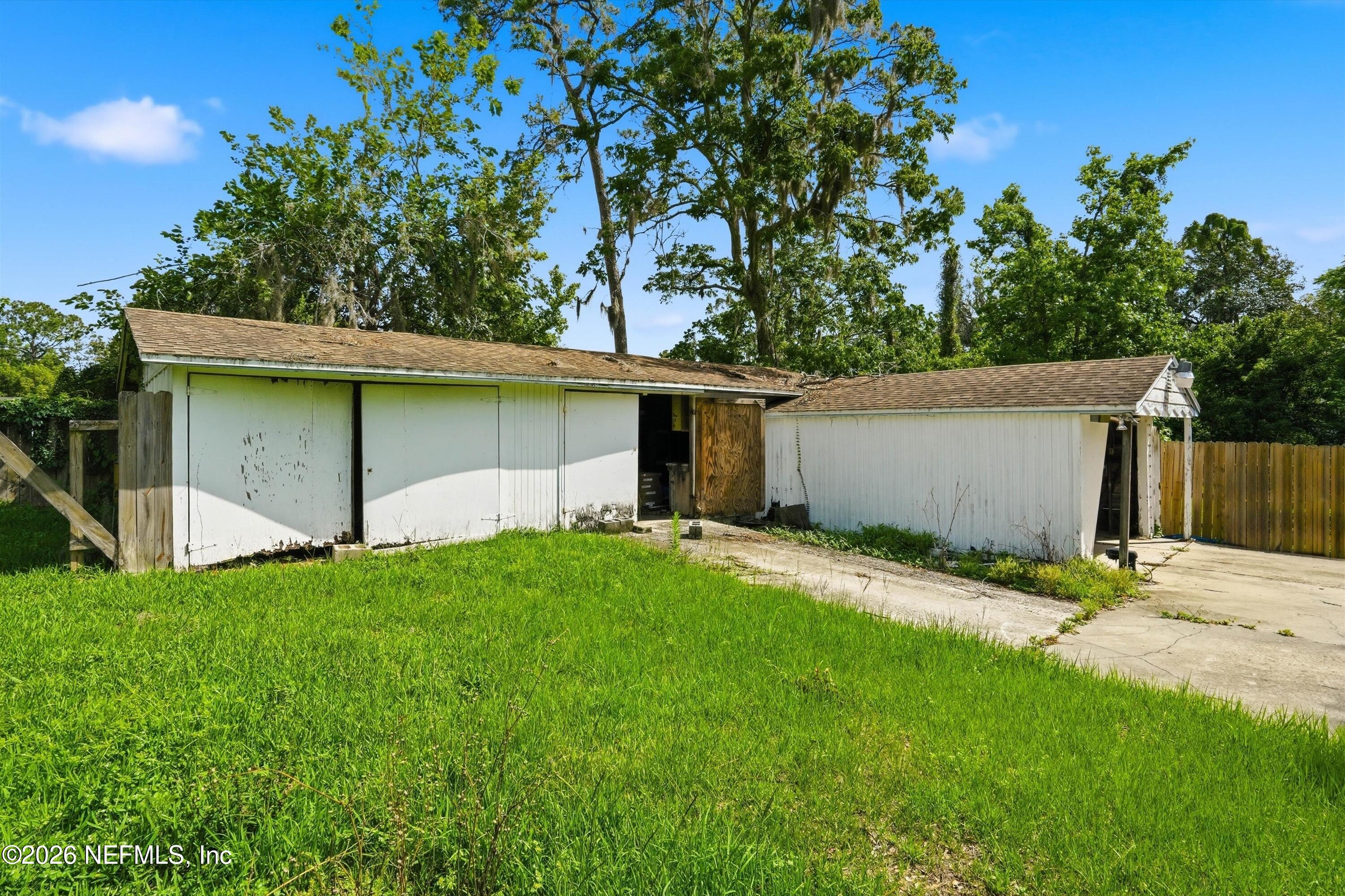 1546 RIVER HILLS Circle W