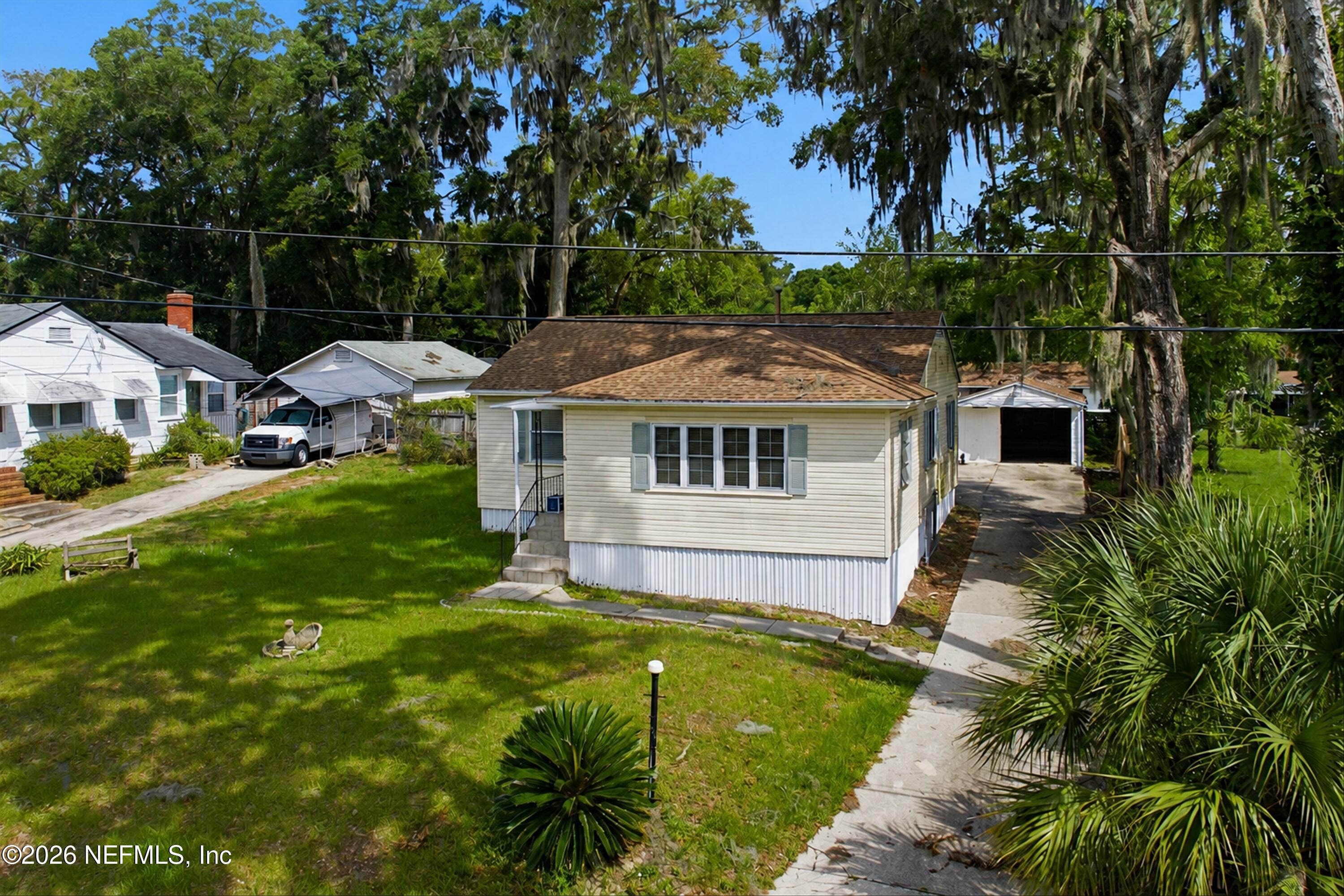 1546 RIVER HILLS Circle W