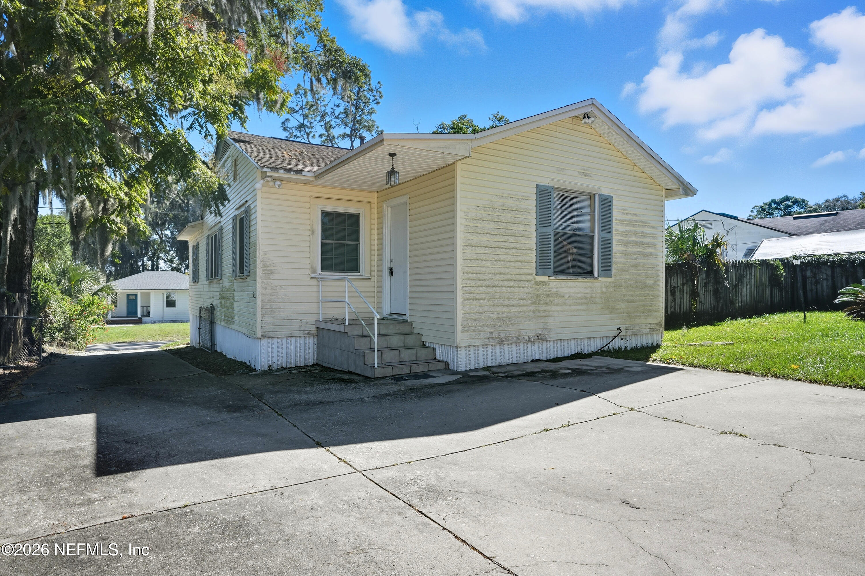 1546 RIVER HILLS Circle W