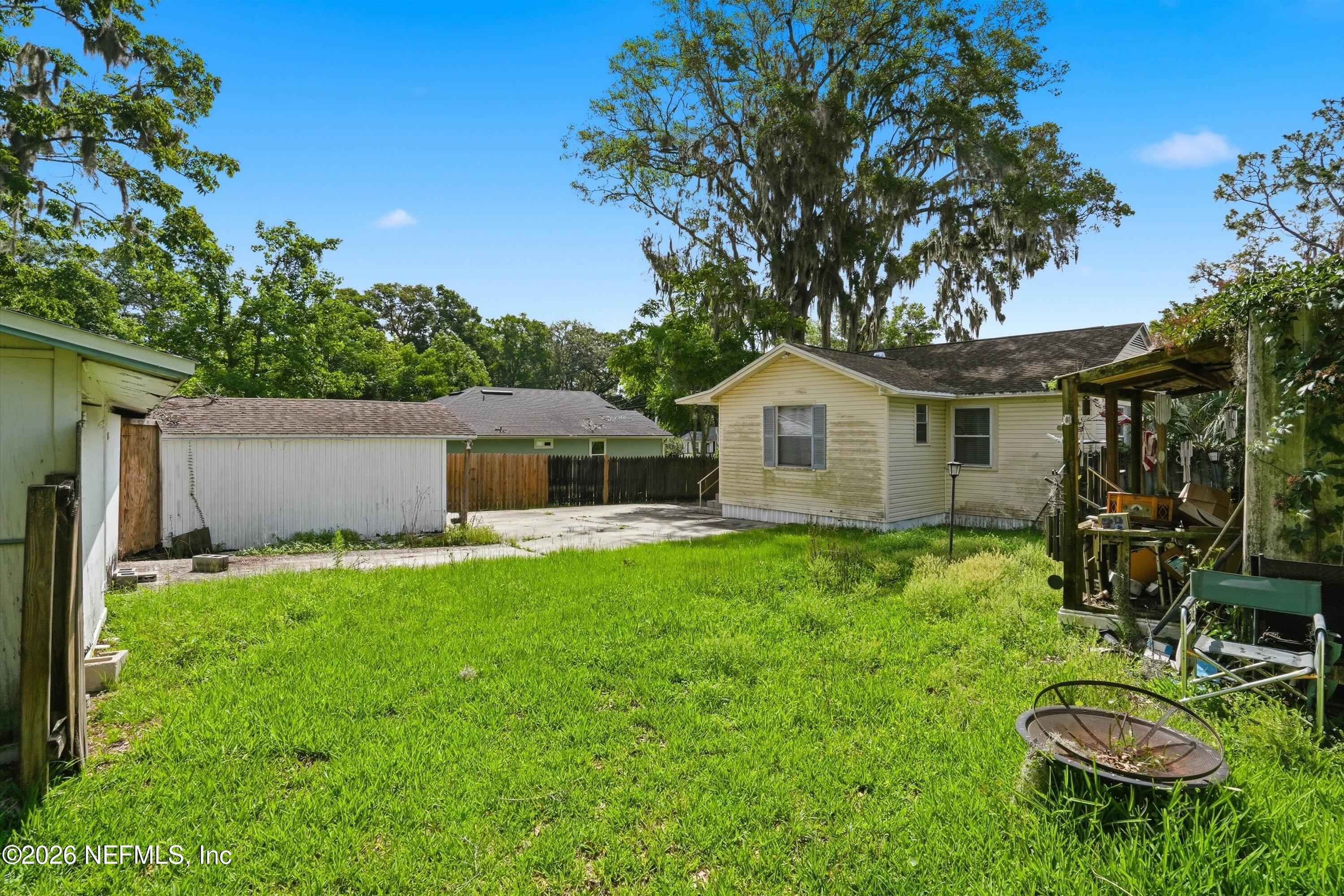 1546 RIVER HILLS Circle W