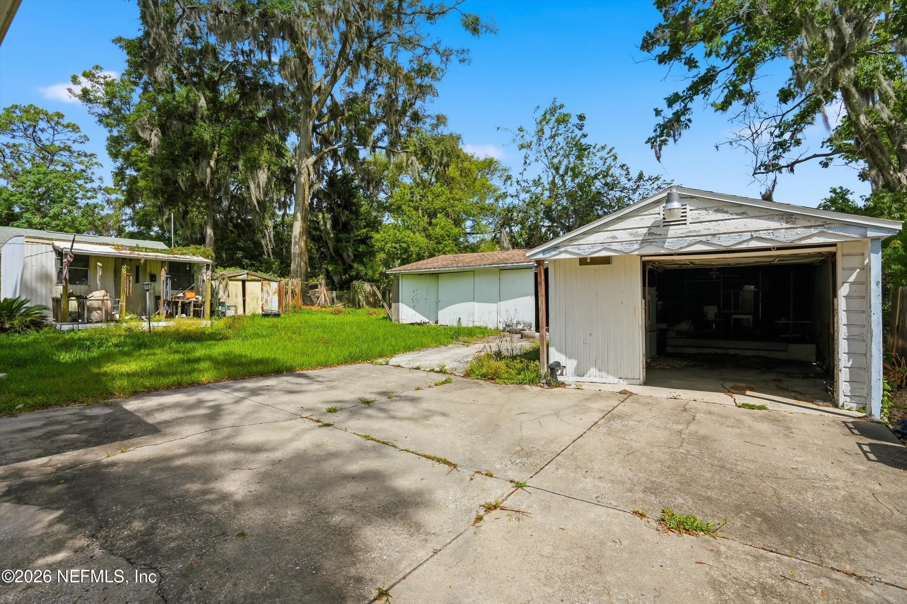1546 RIVER HILLS Circle W