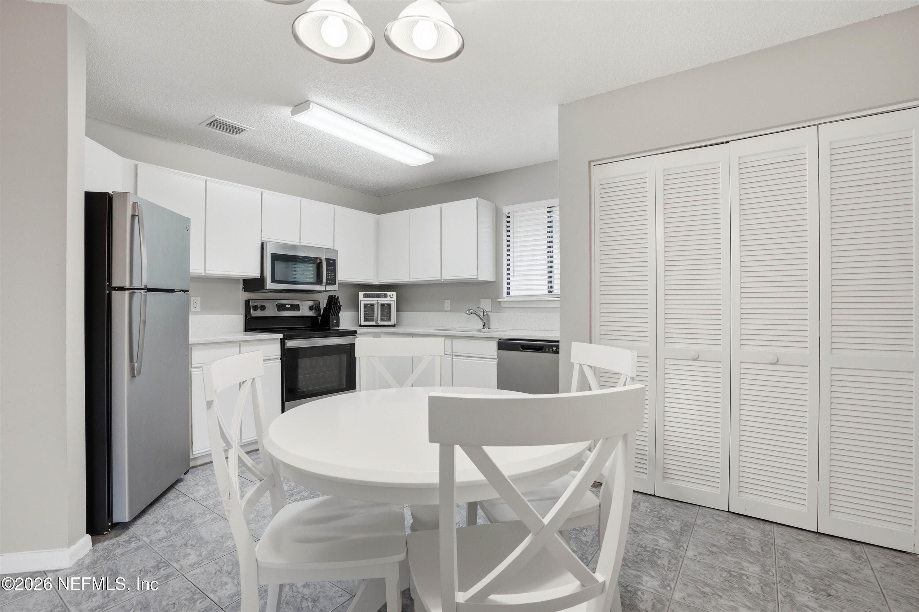 8133 MORRISTOWN Trail
