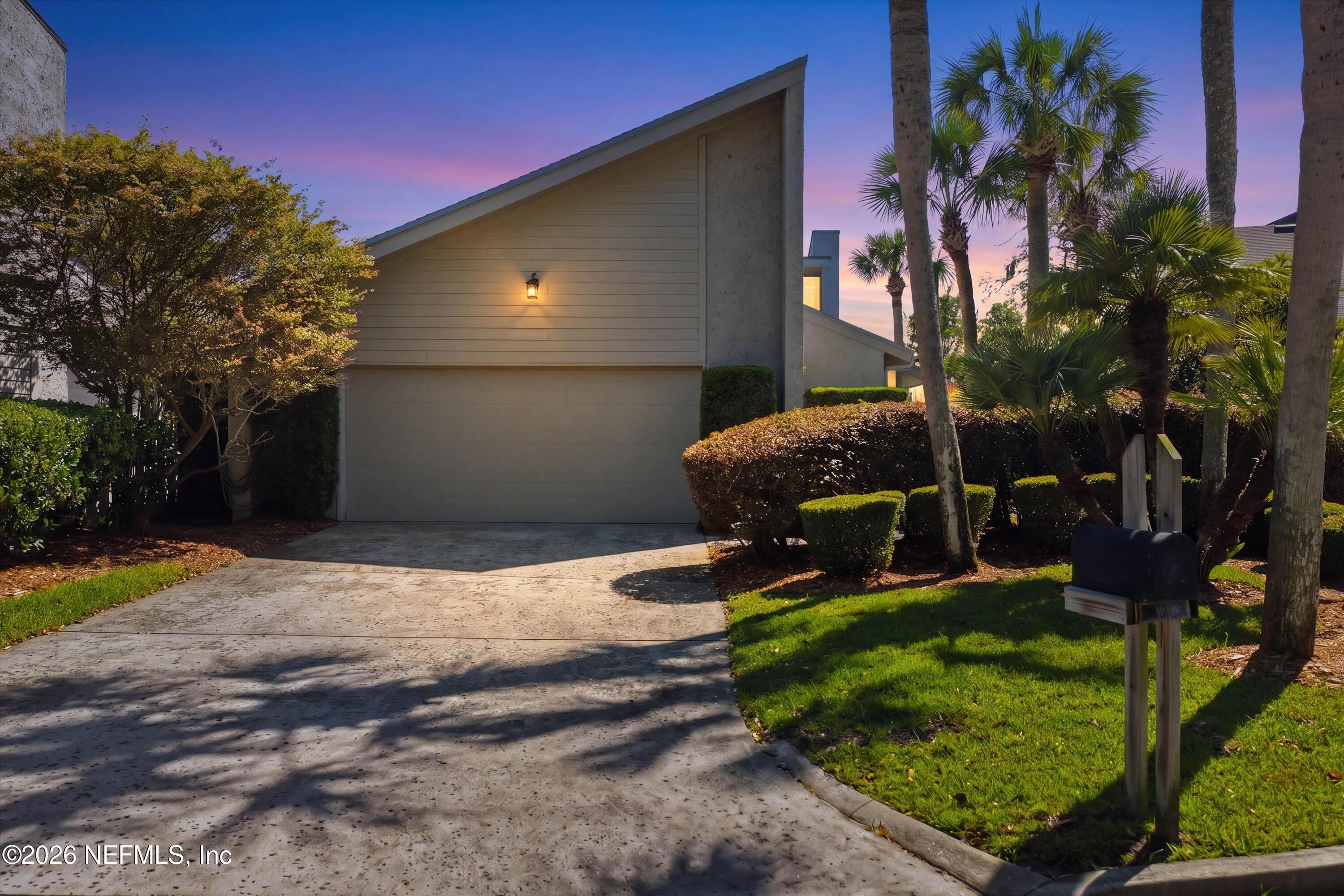 128 LAKE JULIA Drive N