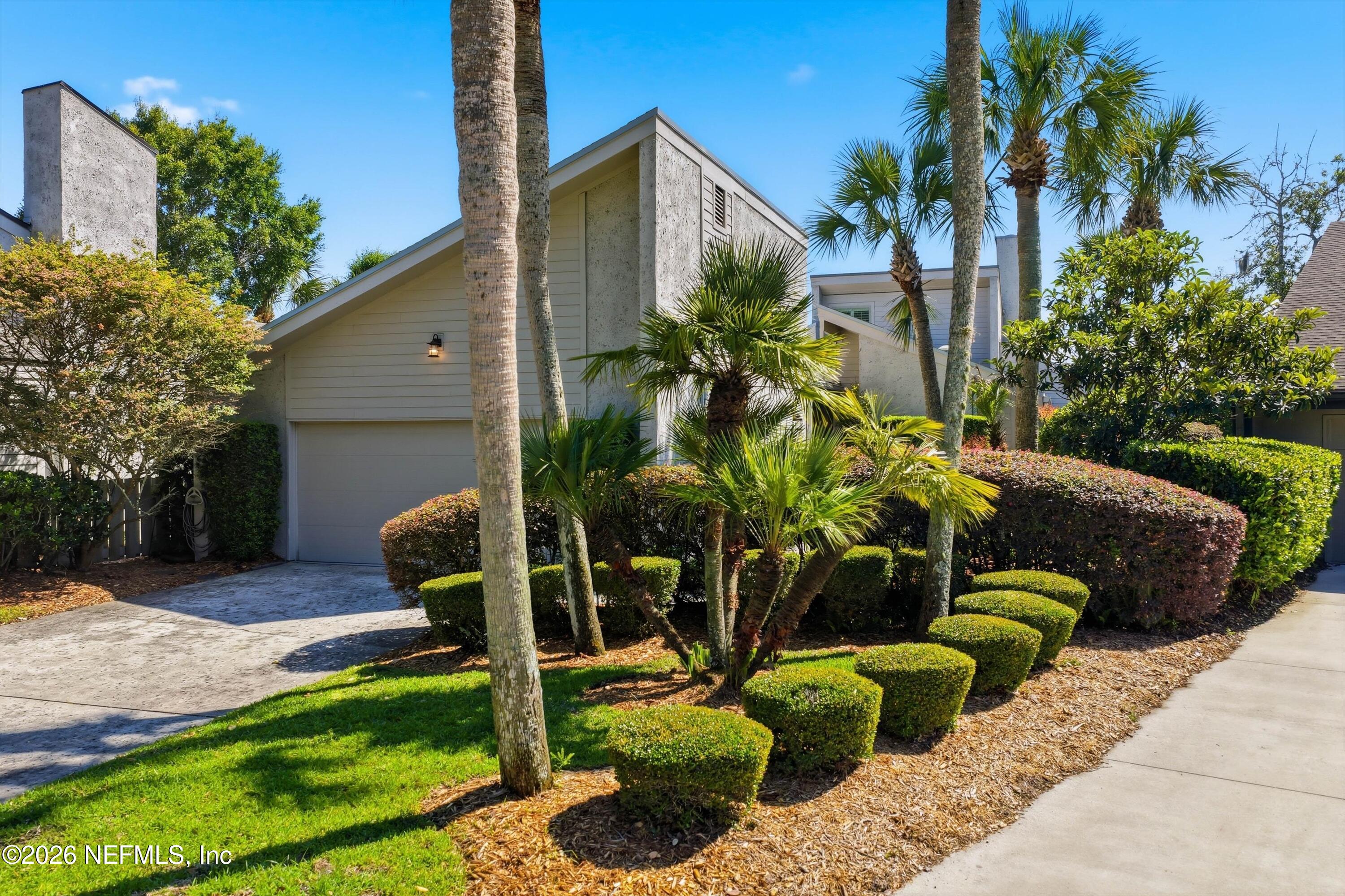 128 LAKE JULIA Drive N