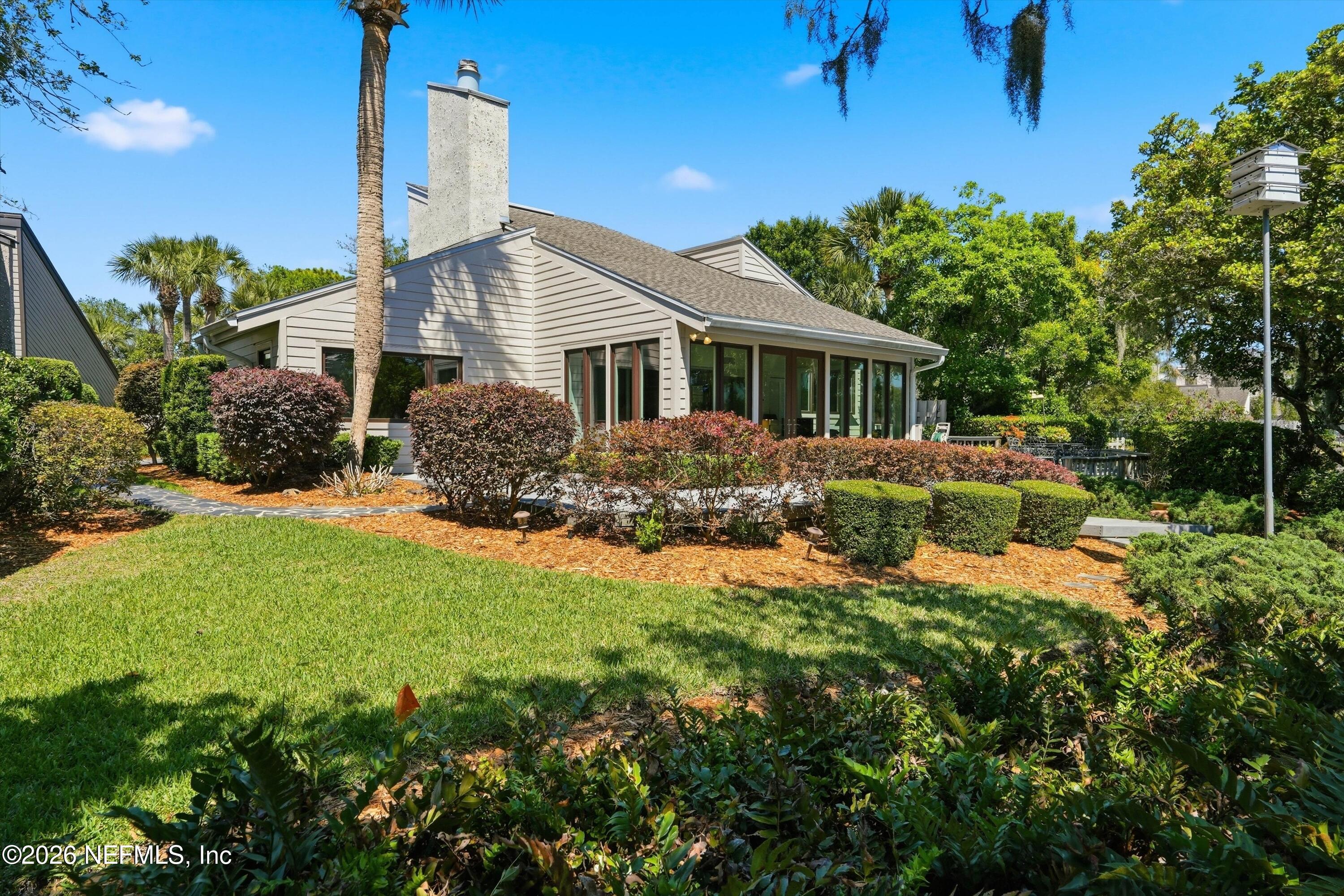 128 LAKE JULIA Drive N