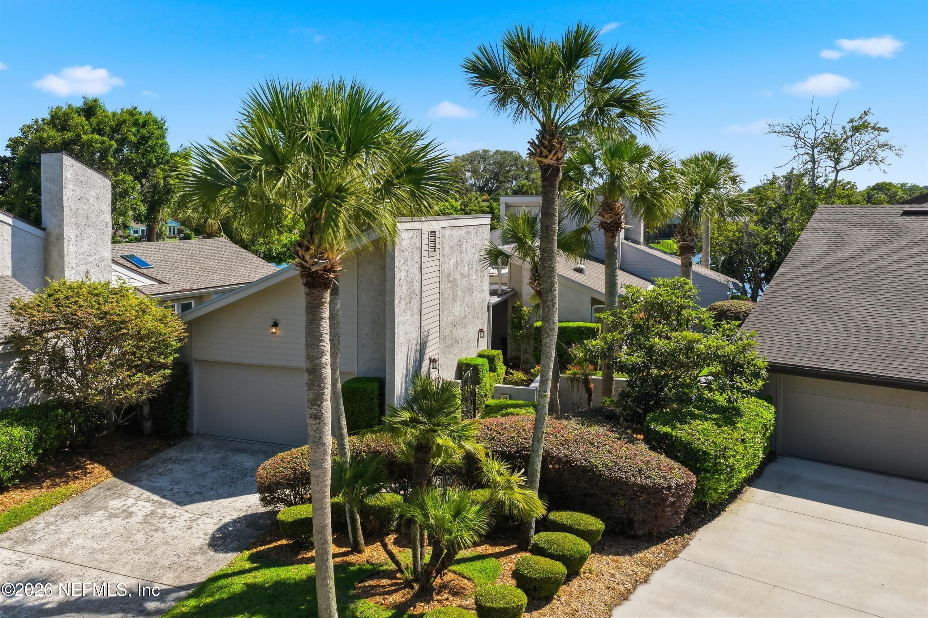 128 LAKE JULIA Drive N
