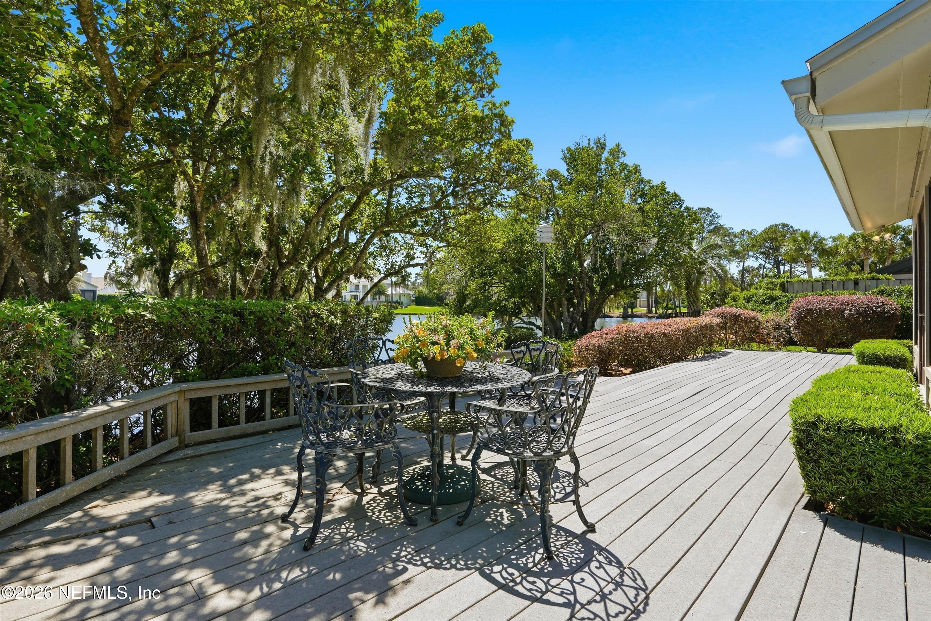 128 LAKE JULIA Drive N