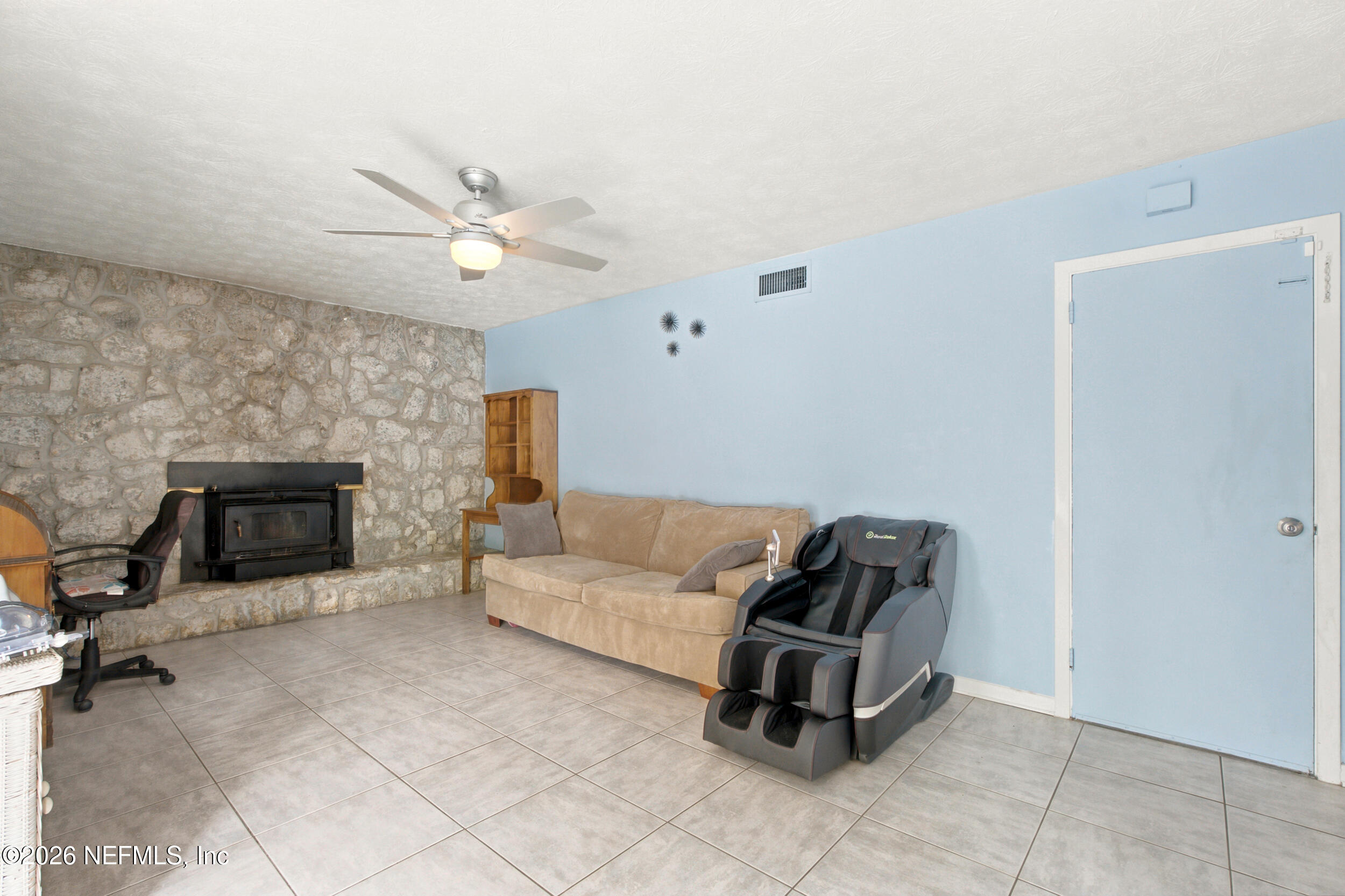 5922 TRIUMPH Lane W