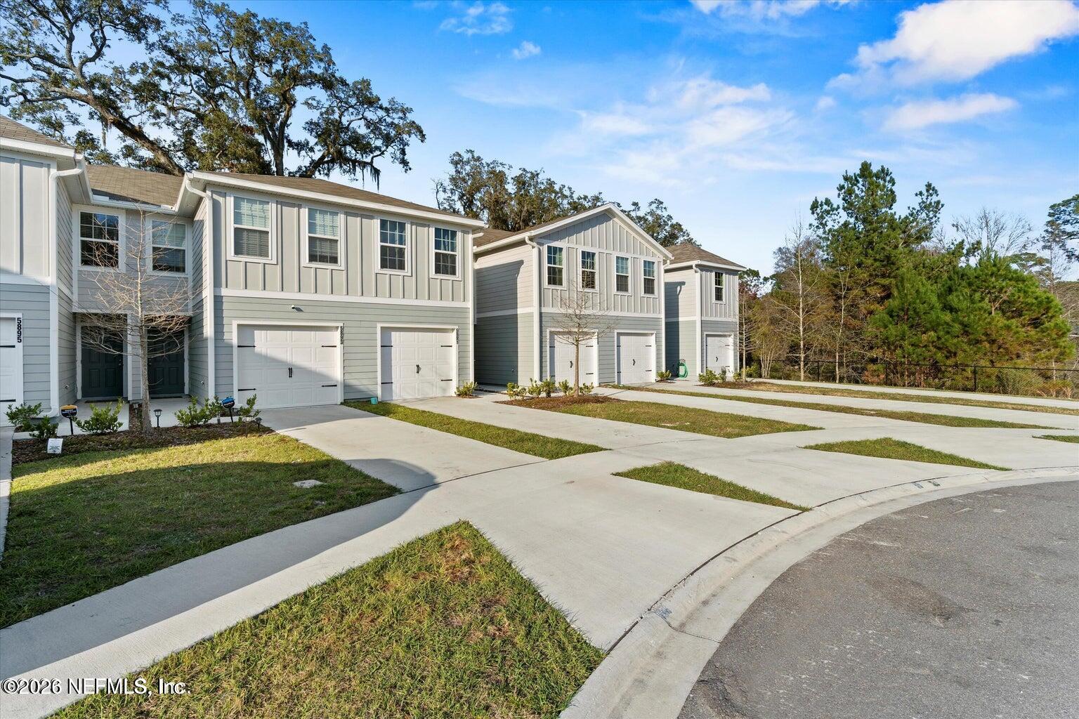 5893 CREEKSIDE CROSSING Drive