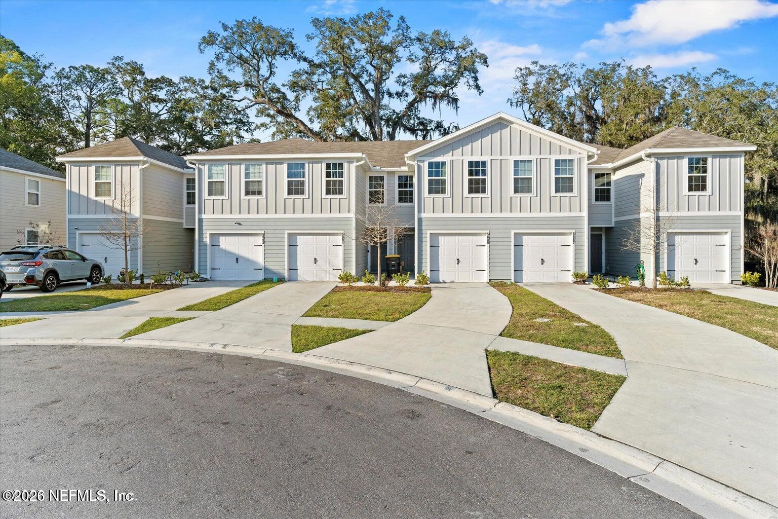 5893 CREEKSIDE CROSSING Drive