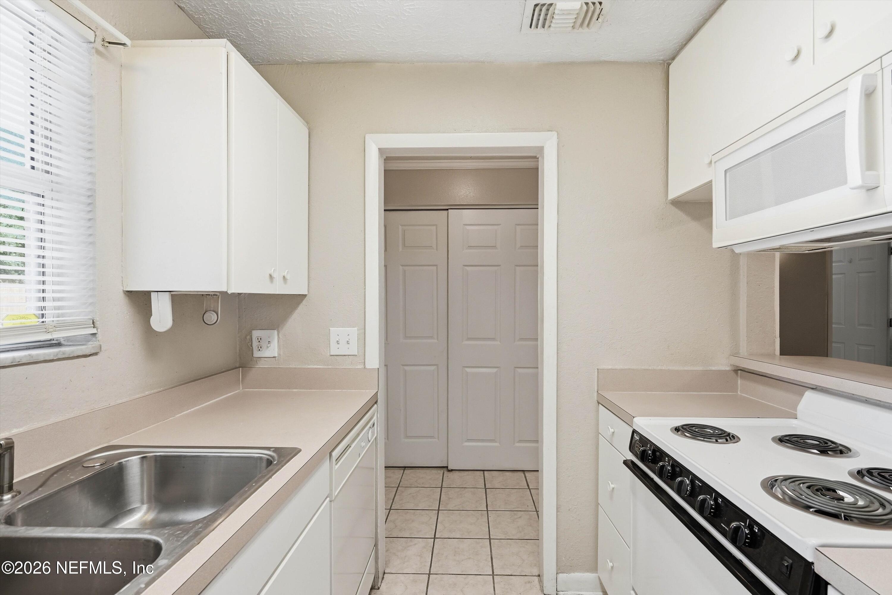 4836 ATLANTIC Boulevard 104