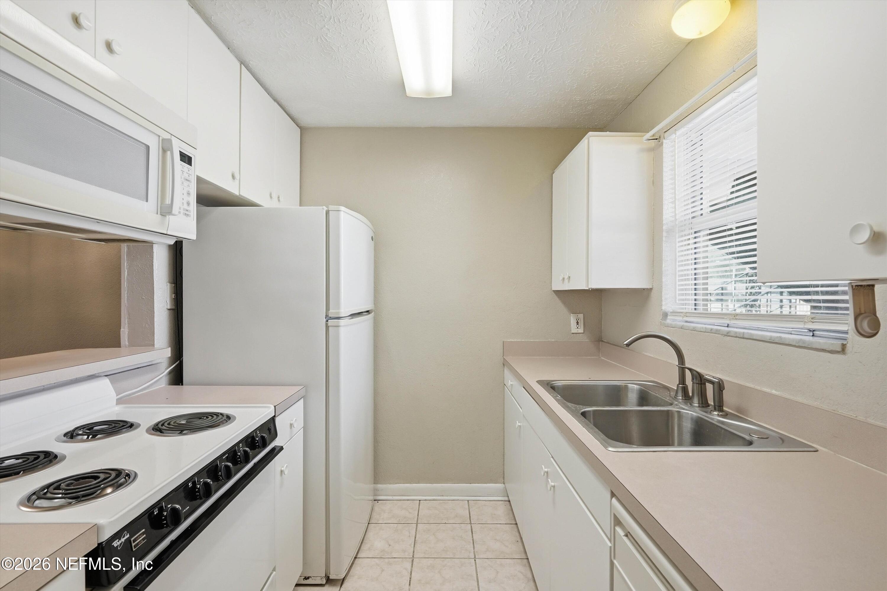 4836 ATLANTIC Boulevard 104