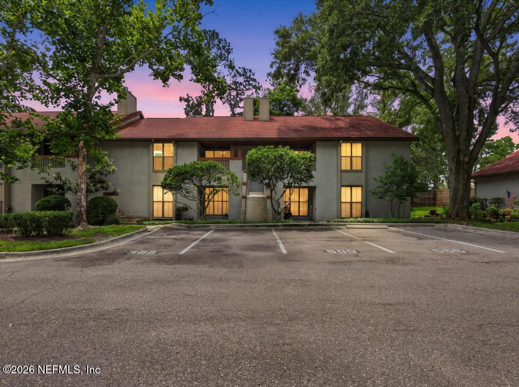 506 CLUBHOUSE Court 506