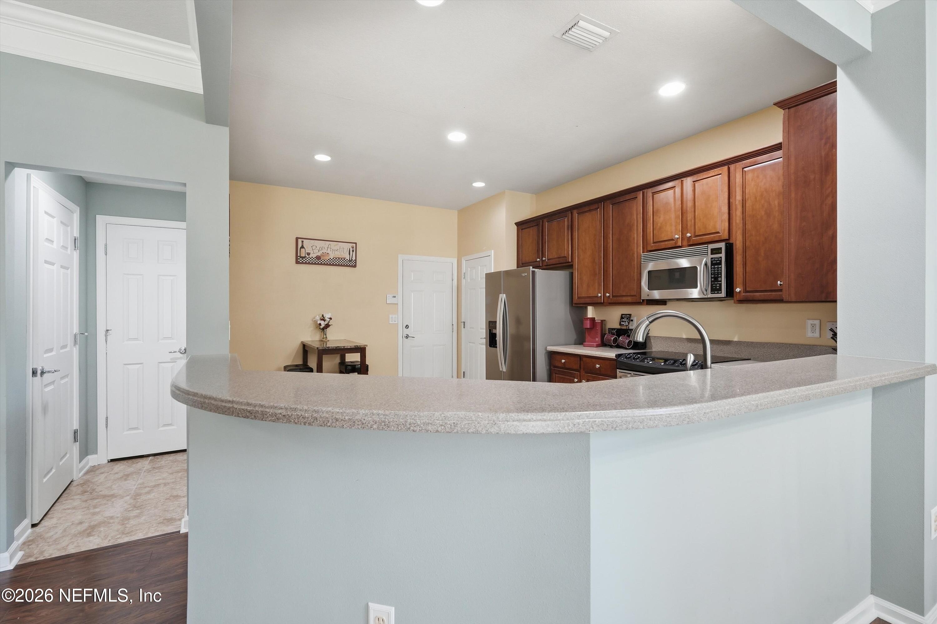6480 YELLOW LEAF Court