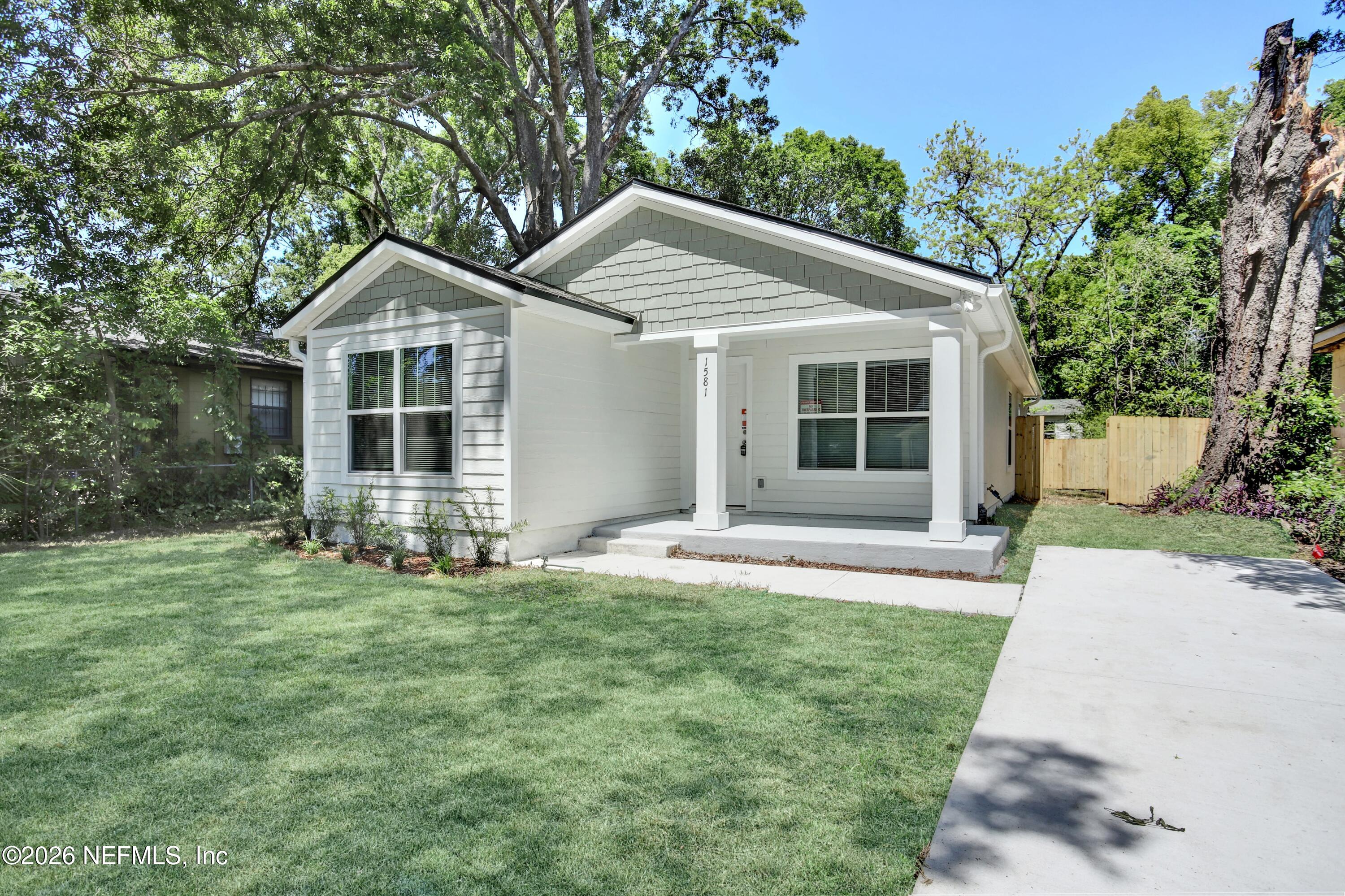 1581 W 14TH Street