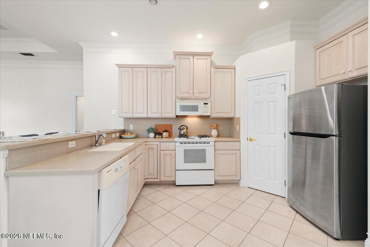 609 W SURF SPRAY Lane