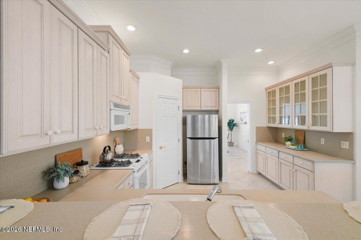 609 W SURF SPRAY Lane