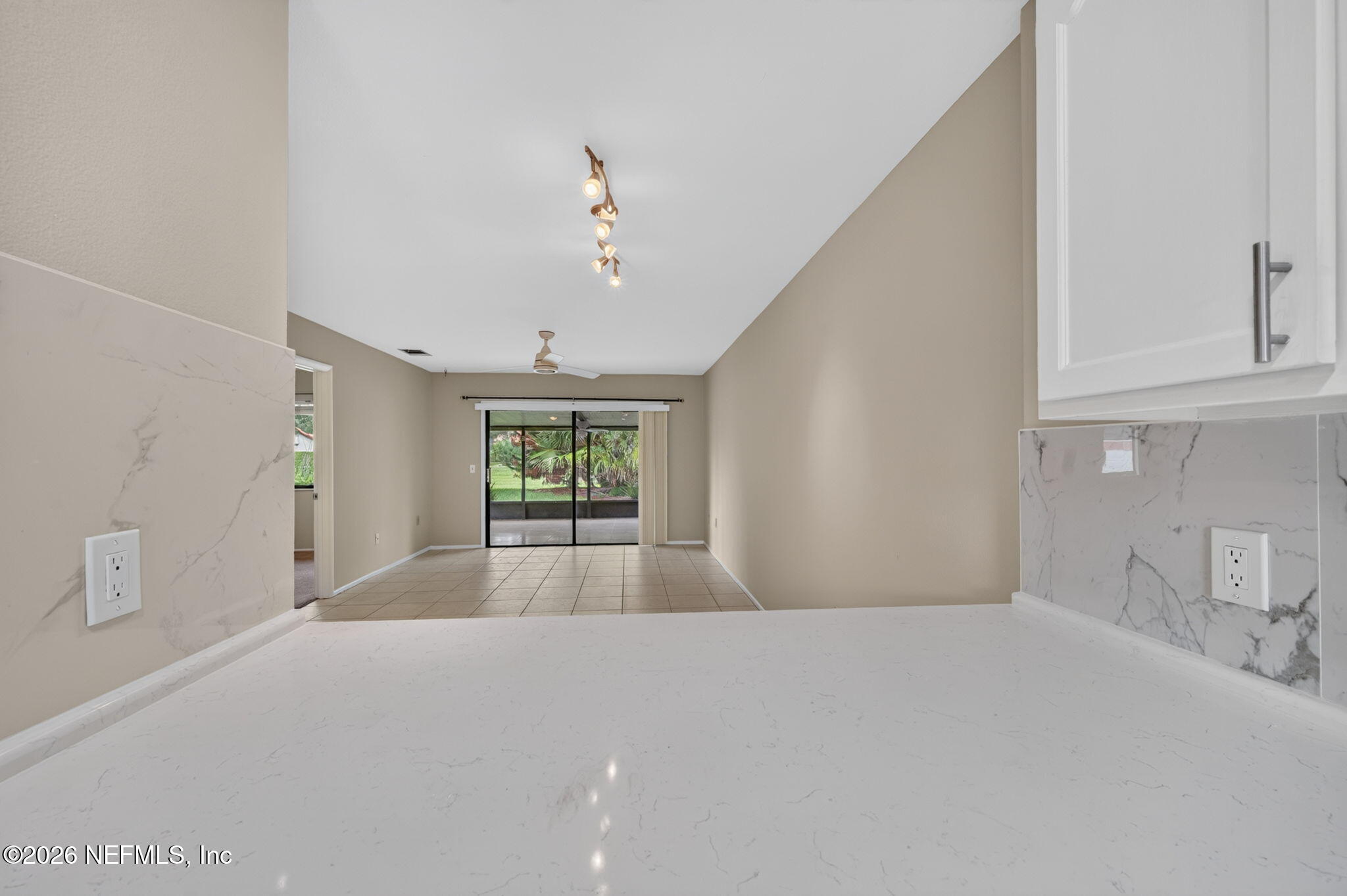 838 LAWNWOOD Avenue NE