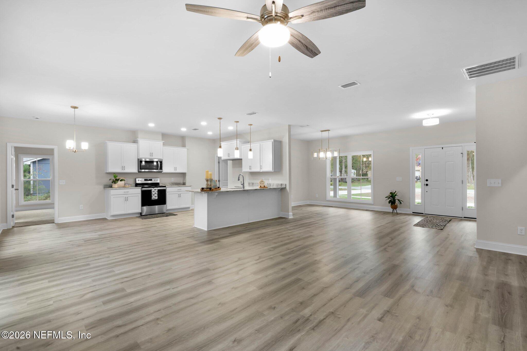 124 CREEKWOOD Circle